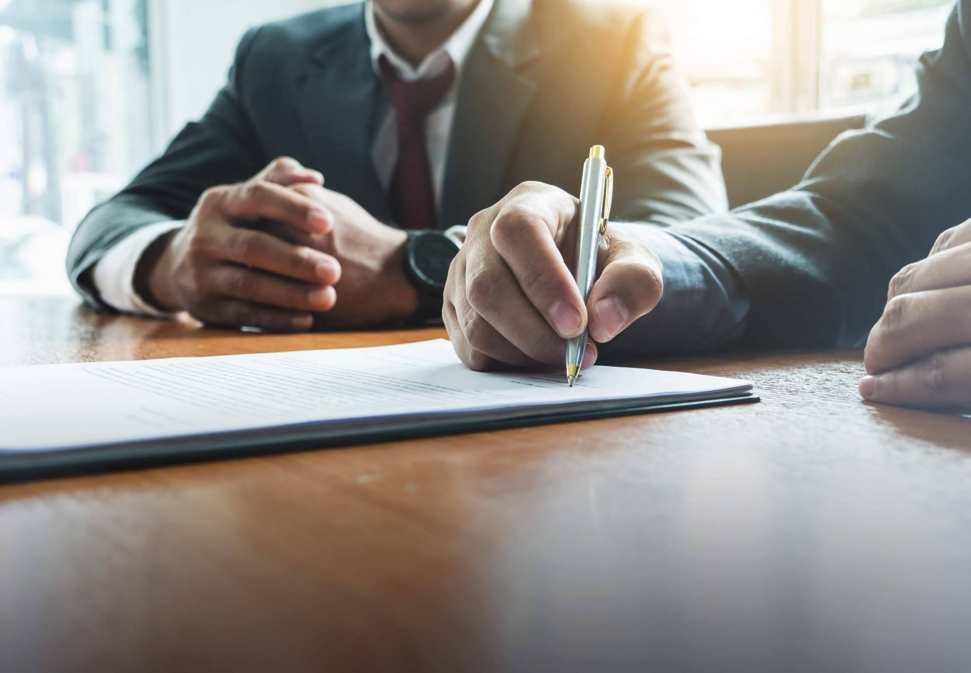 ¿En qué se diferencian una condición suspensiva y una condición resolutoria en un contrato?, por Bazán Abogados