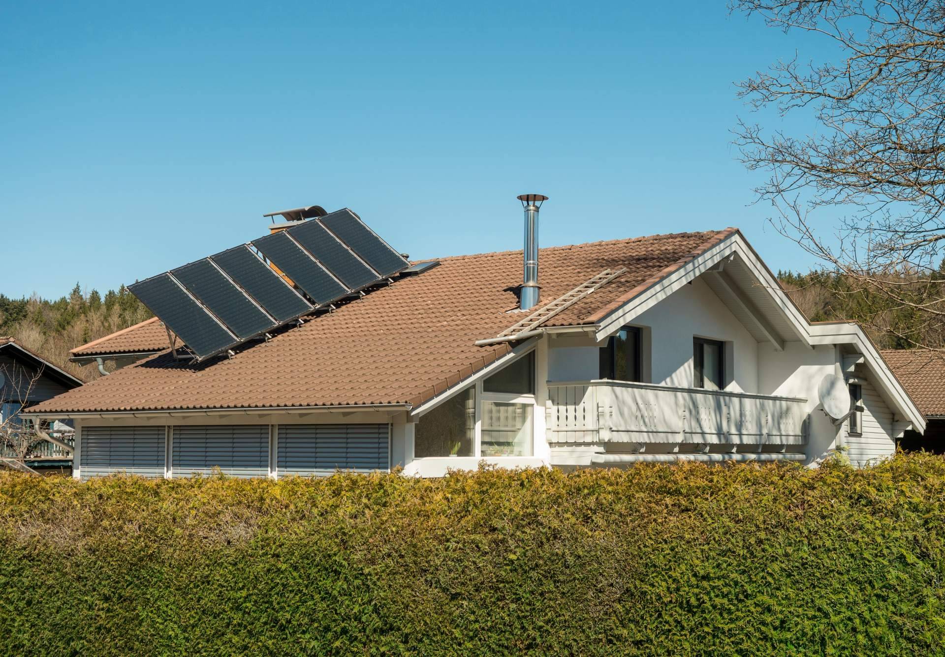 Solarinstala habla sobre las ventajas de instalar paneles solares en casa