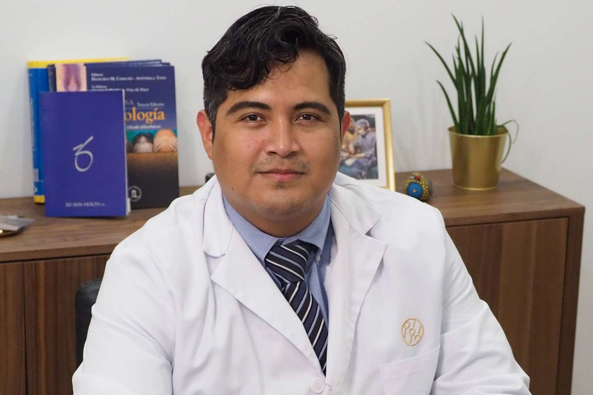El doctor Espinosa Custodio y los beneficios de la técnica FUE-DHI