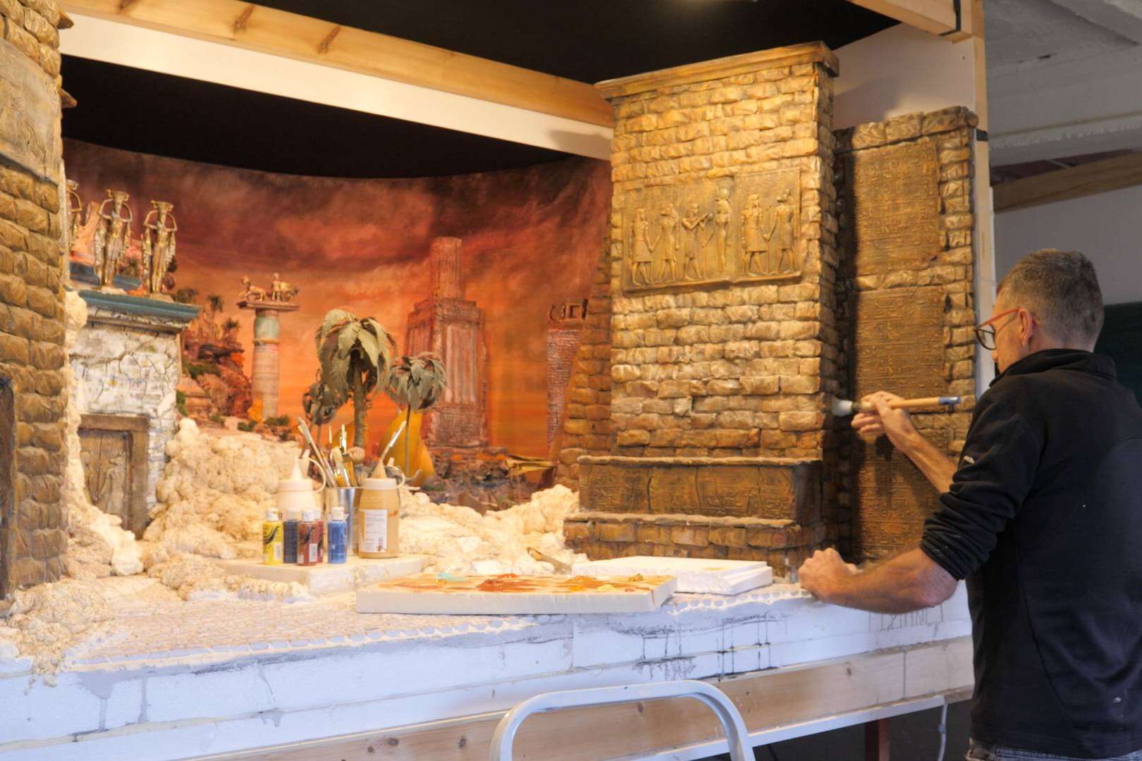 Vídeos del proceso de construcción de los dioramas de las 7 maravillas del mundo antiguo de Ramón Colomer en su canal de YouTube