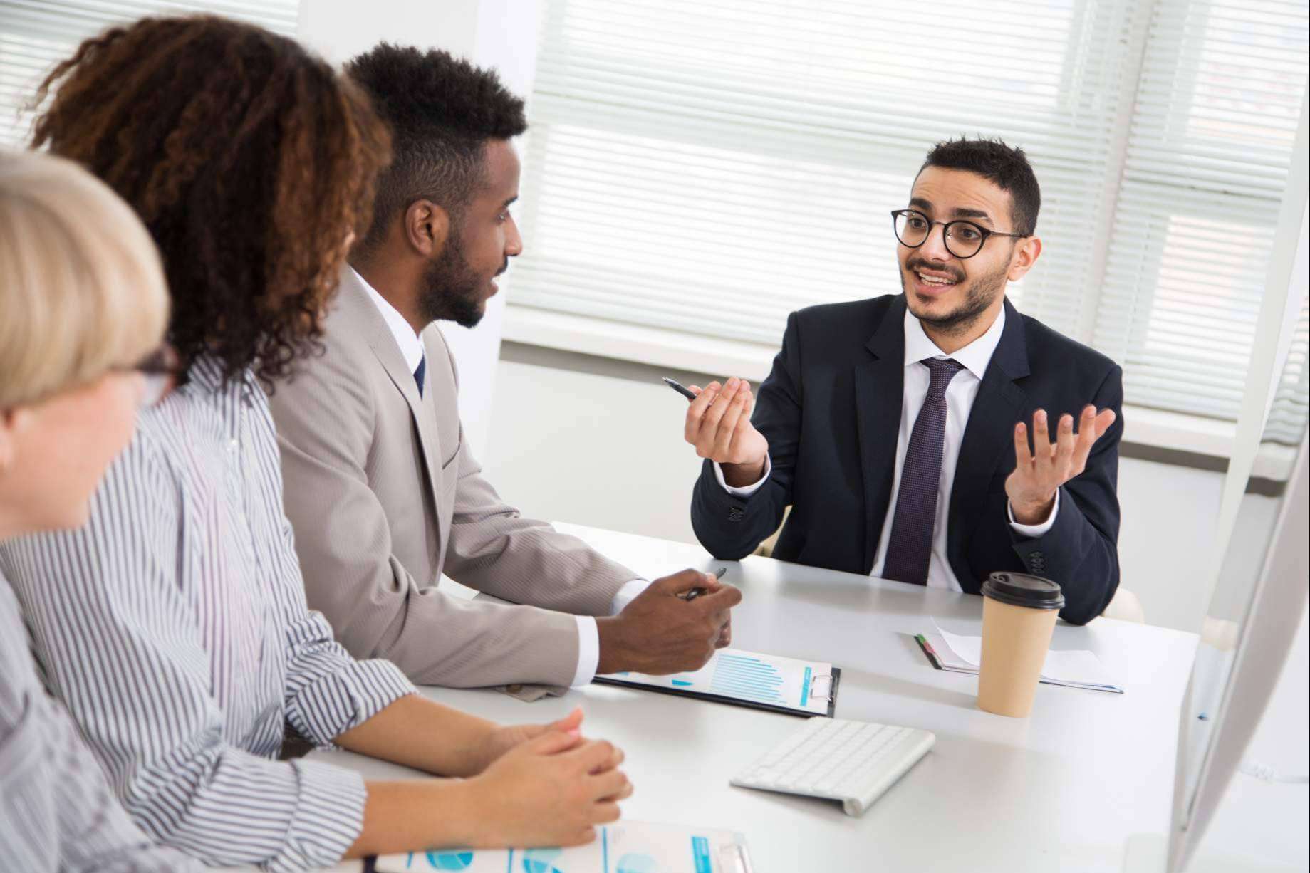 Interpretación simultánea con el equipo de expertos de Euterpe Translations