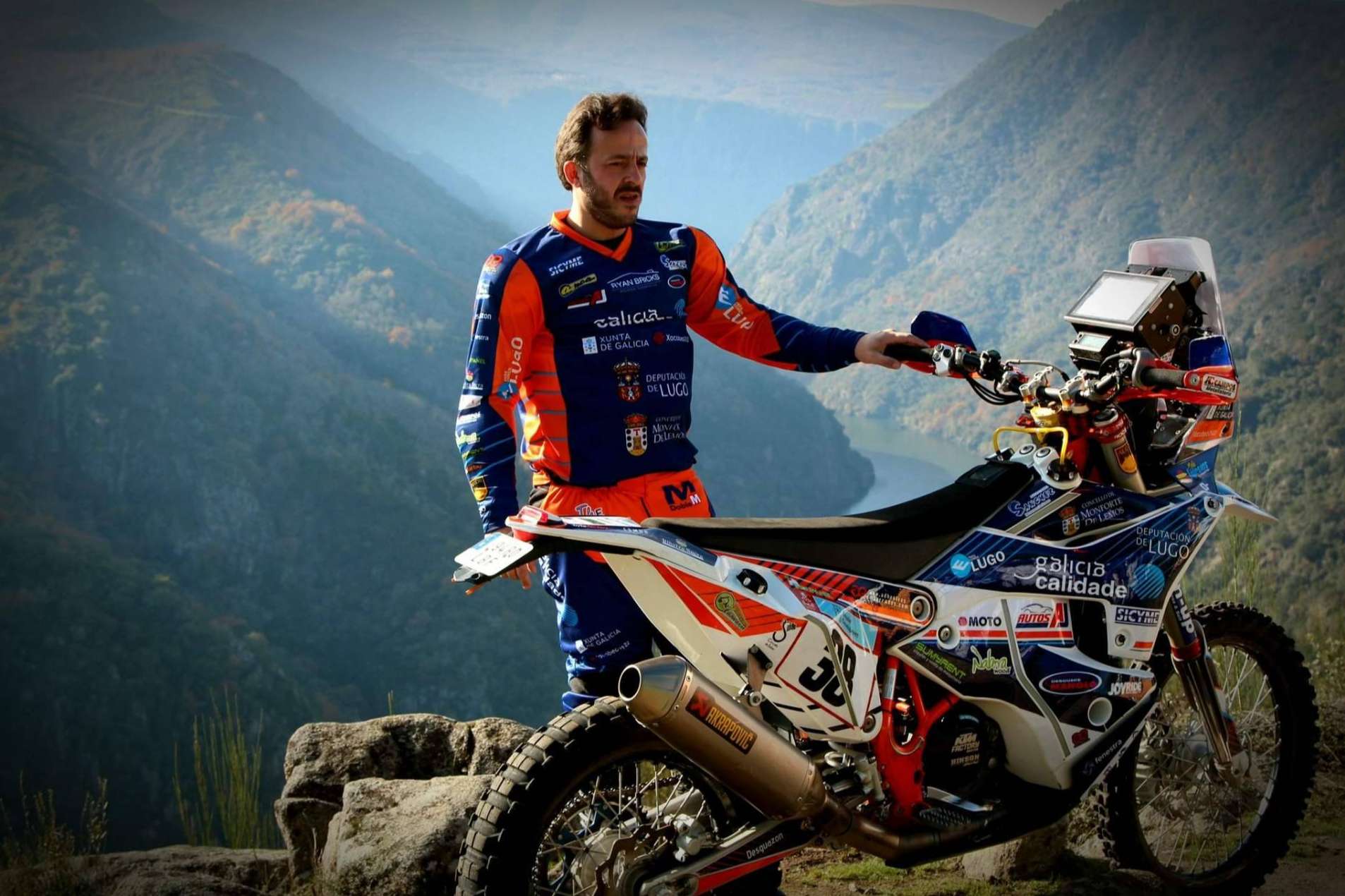 Personalización de ropa para off road, con ADHESIVOSEMBARRADOS