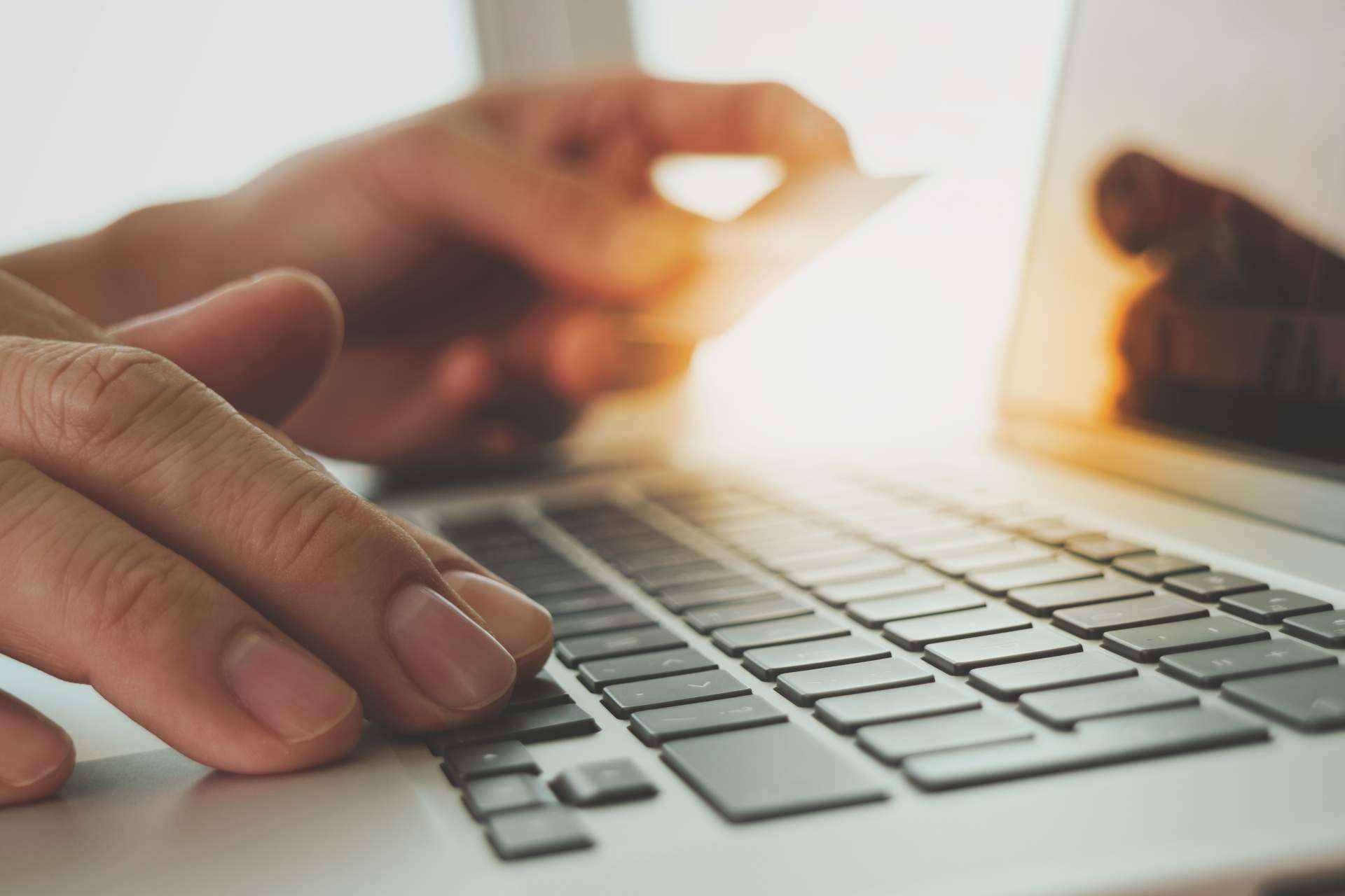 RegistroCivil Online facilita el trámite para obtener el certificado de matrimonio plurilingüe