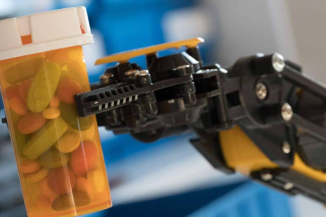 ¿Cuáles son los beneficios de automatizar una farmacia con robots?, de la mano de Grupo Farma10