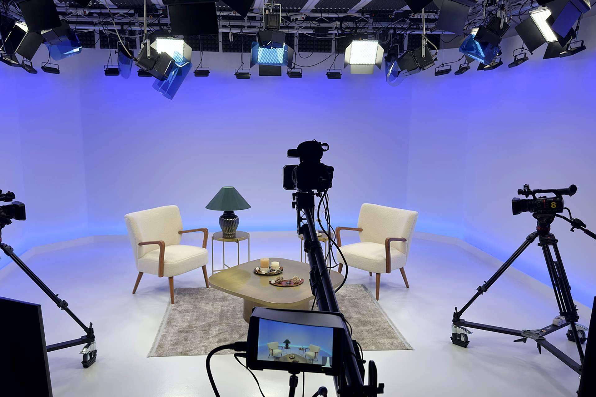 La destacada productora audiovisual de Excelencia Médica TV, CMP, inaugura nuevo plató de televisión en Madrid