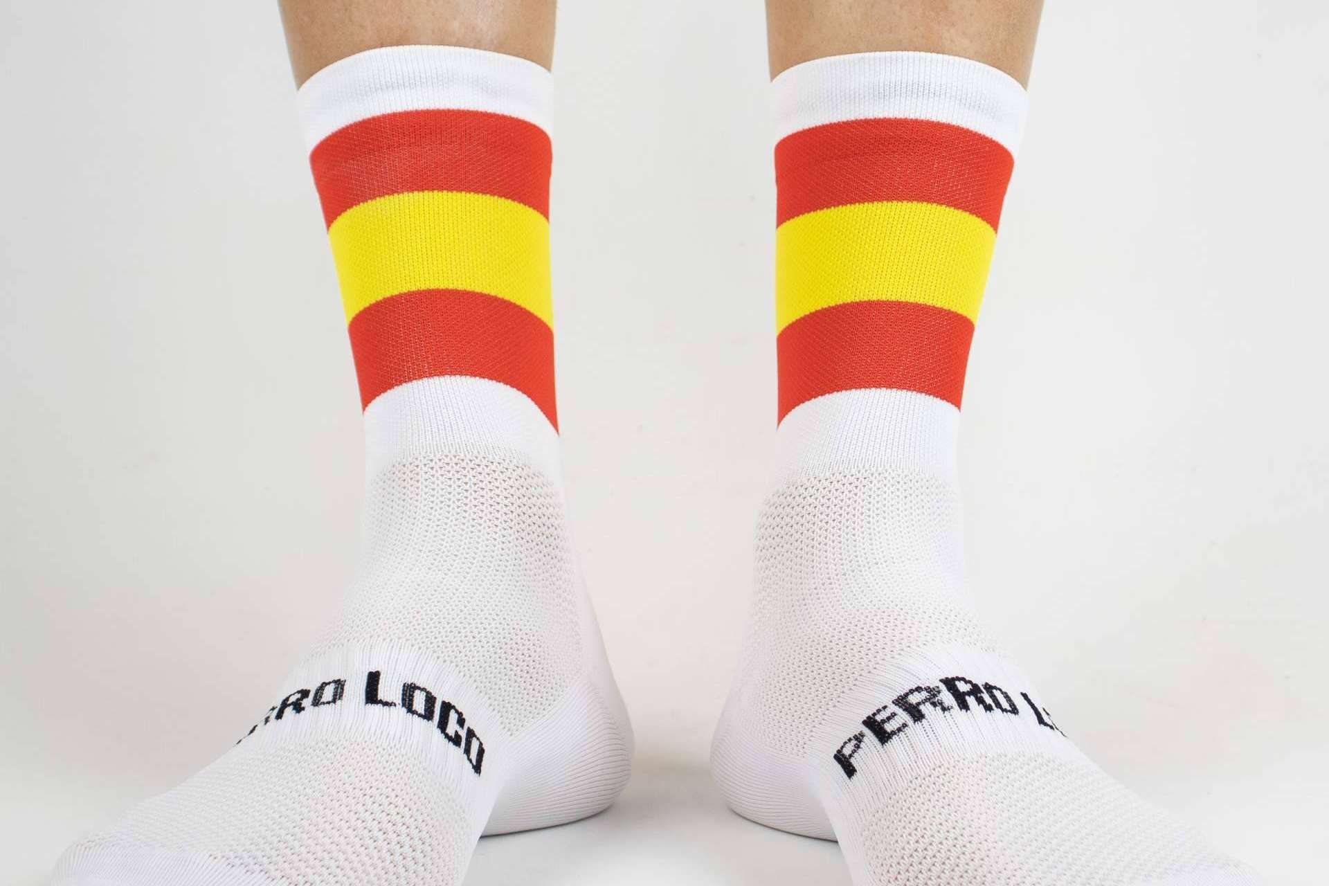 El diseño de los calcetines de ciclismo con la bandera de España que ofrece Perro Loco