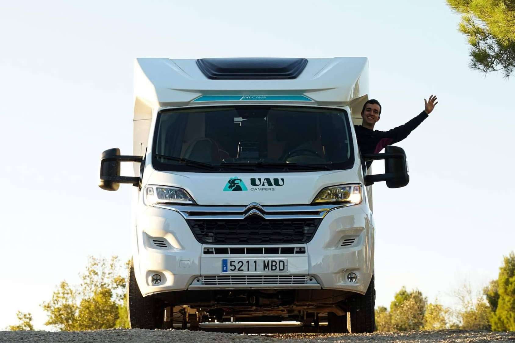 Alquilar autocaravanas prácticas, cómodas y completamente equipadas en Barcelona y Girona con UAU Campers
