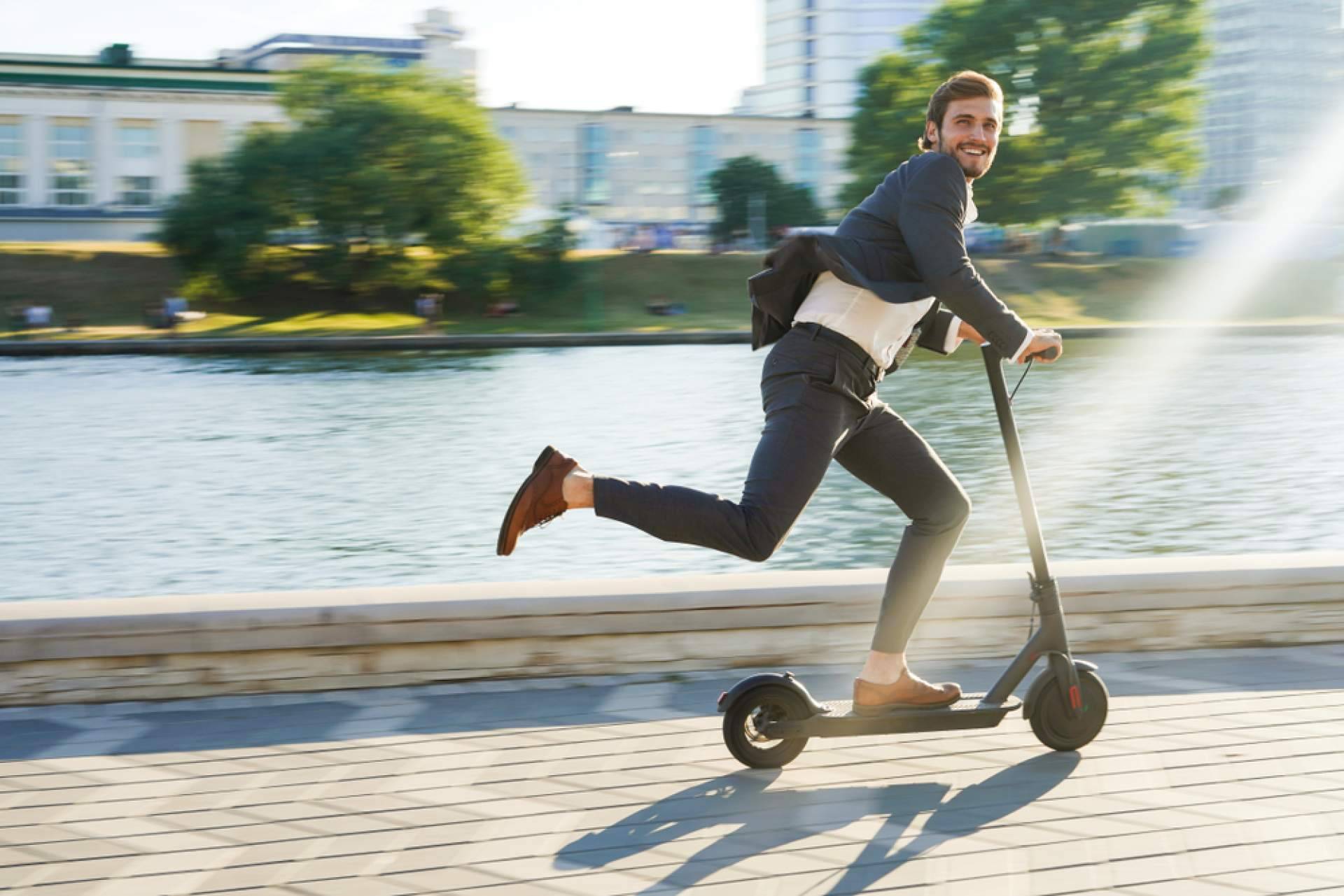 Los múltiples beneficios de optar por patinetes eléctricos reacondicionados, con rhyde