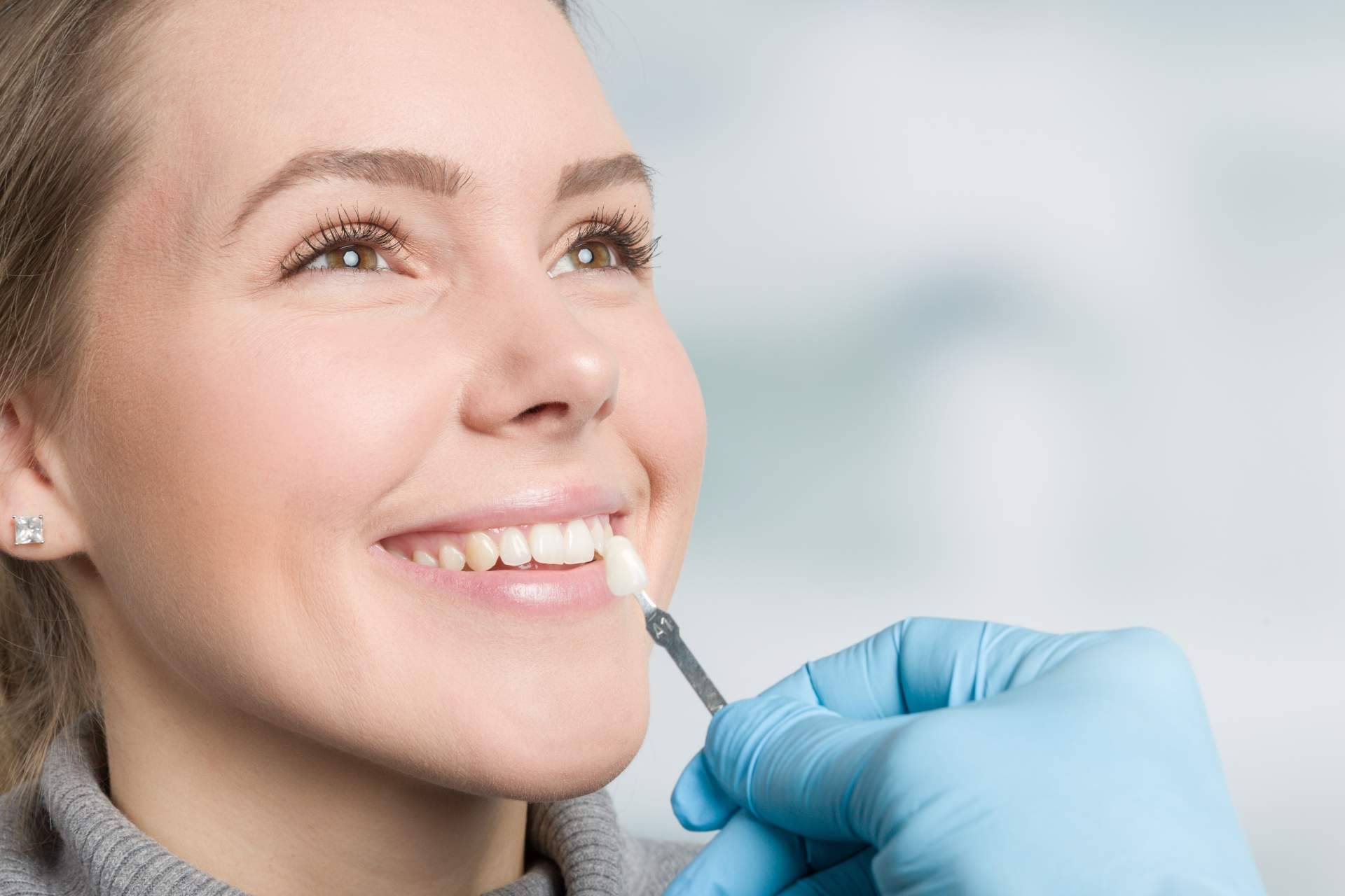 Lograr una sonrisa perfecta con los profesionales de la clínica Carlos Saiz Smile