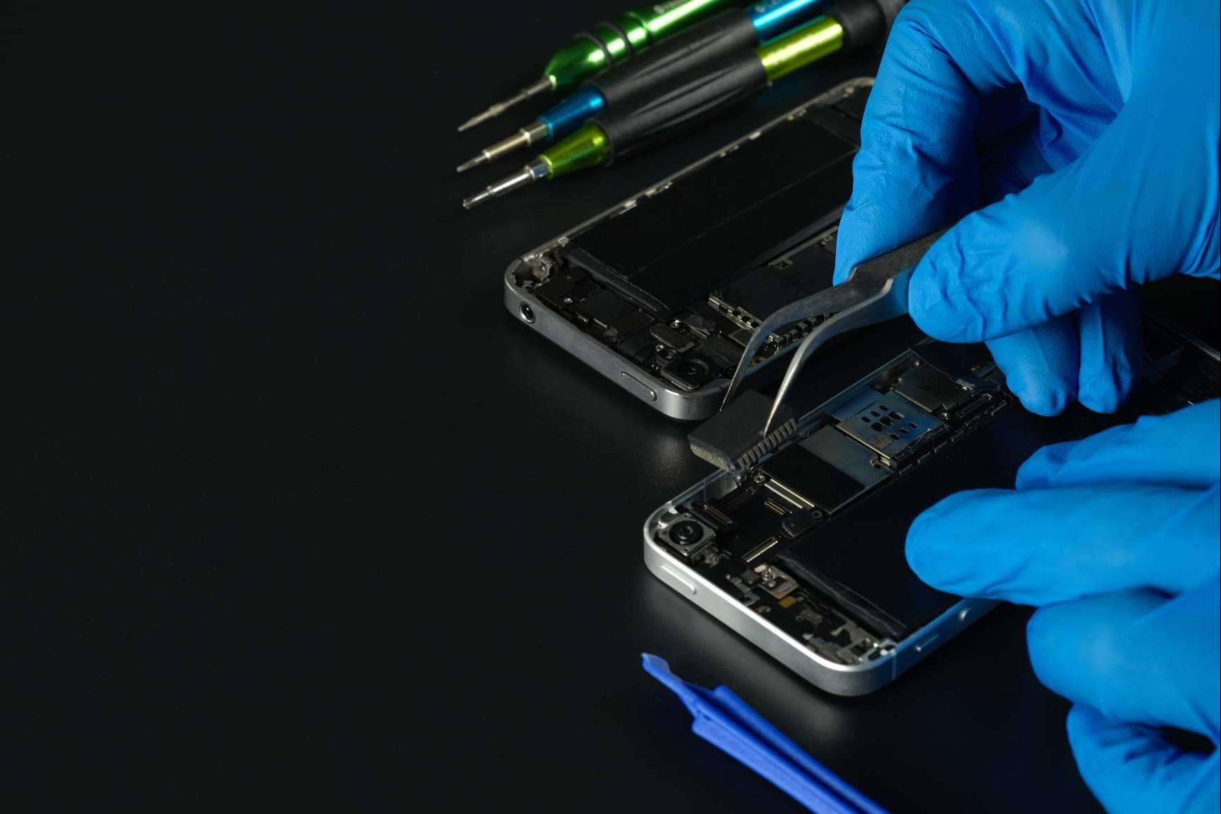 Repararación de iPhones con repuestos originales en Doctor Móviles
