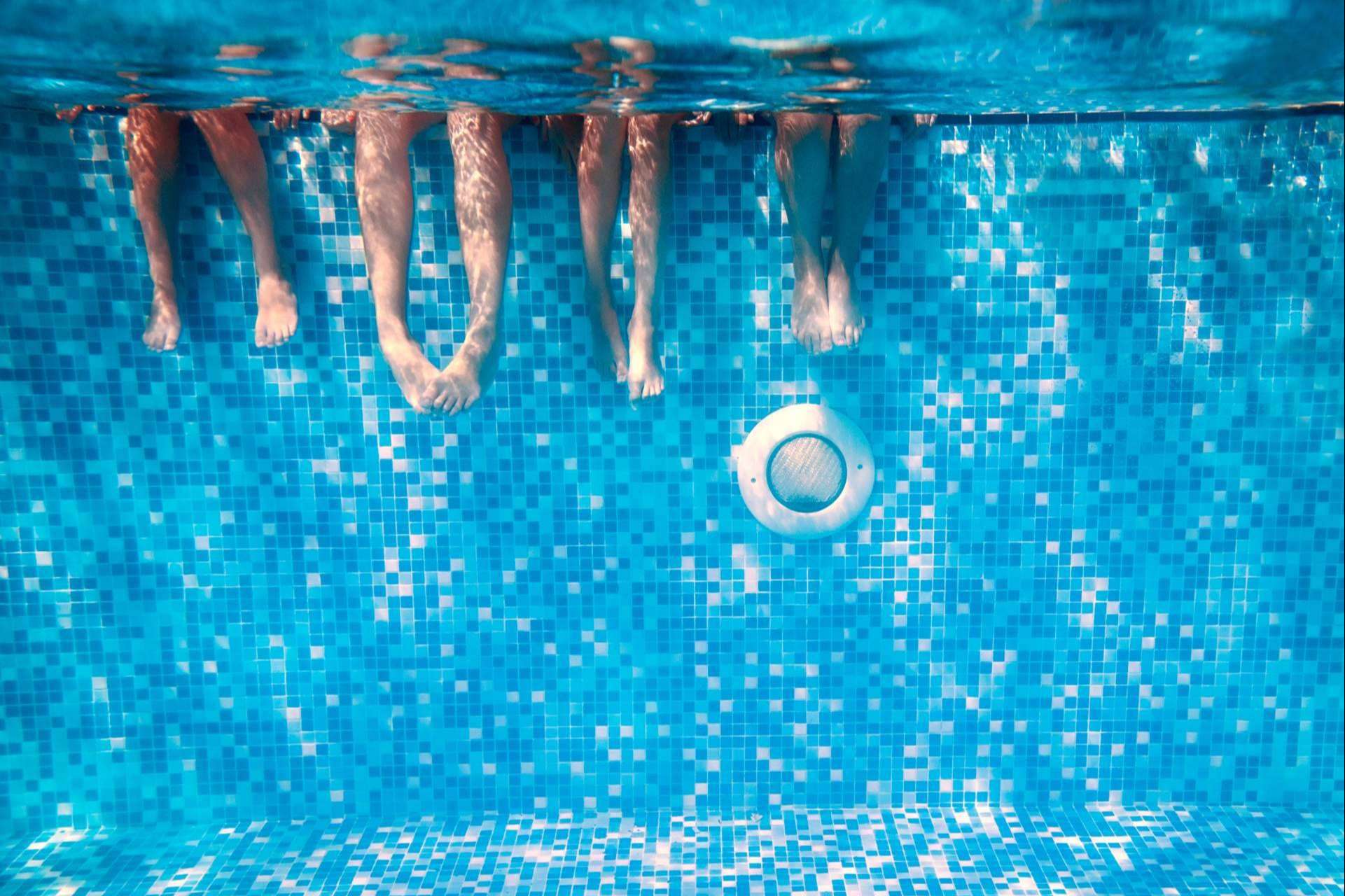 ¿Para qué sirven los cloradores salinos?, el desinfectante para piscinas que logra una limpieza profunda y cómoda