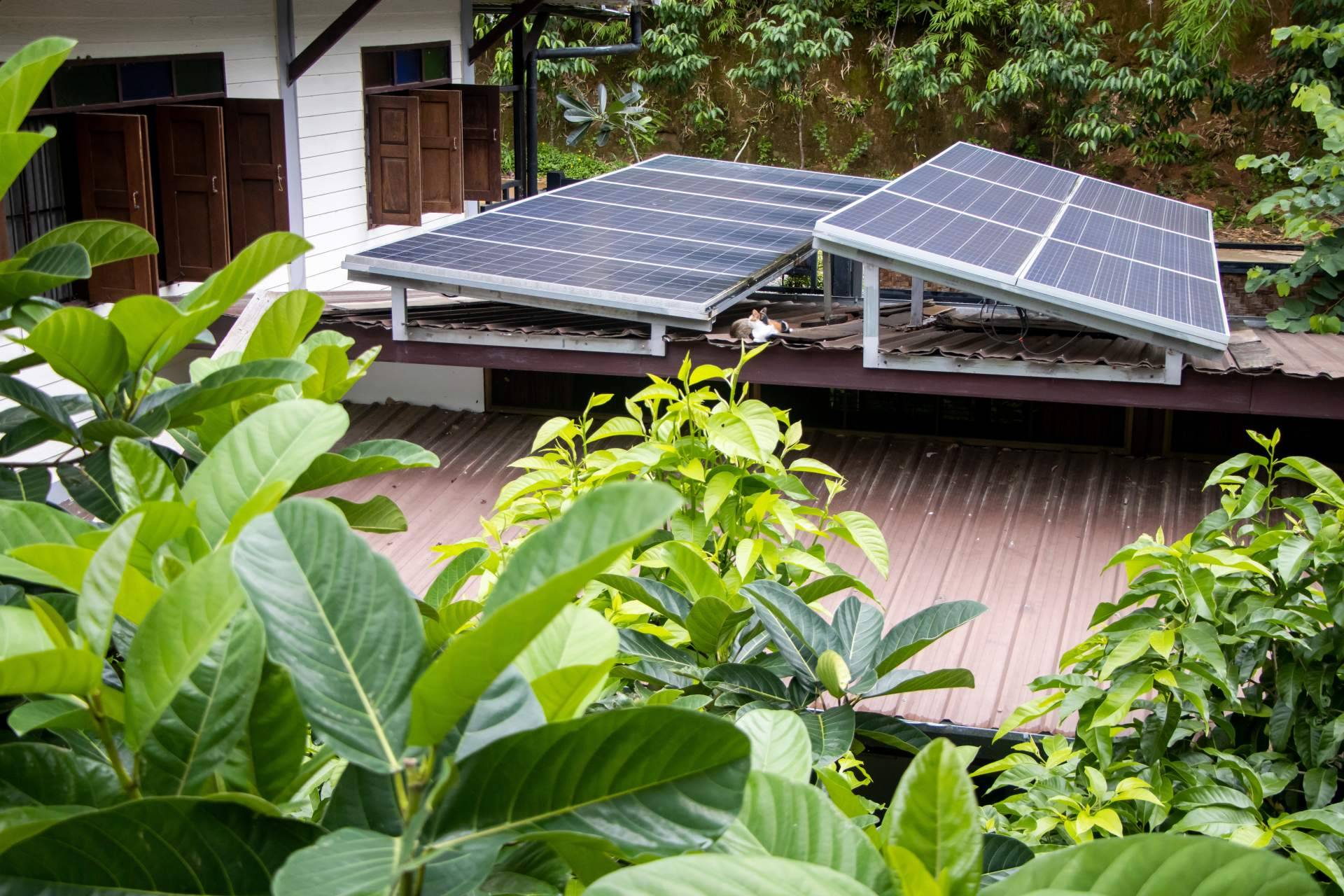 La instalación de placas solares en viviendas unifamiliares, por Solar Tres60