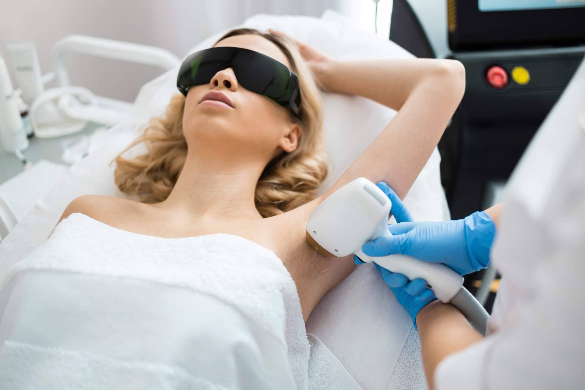 El momento ideal para optar por la depilación láser de Centro Médico Bravo es el fin del verano