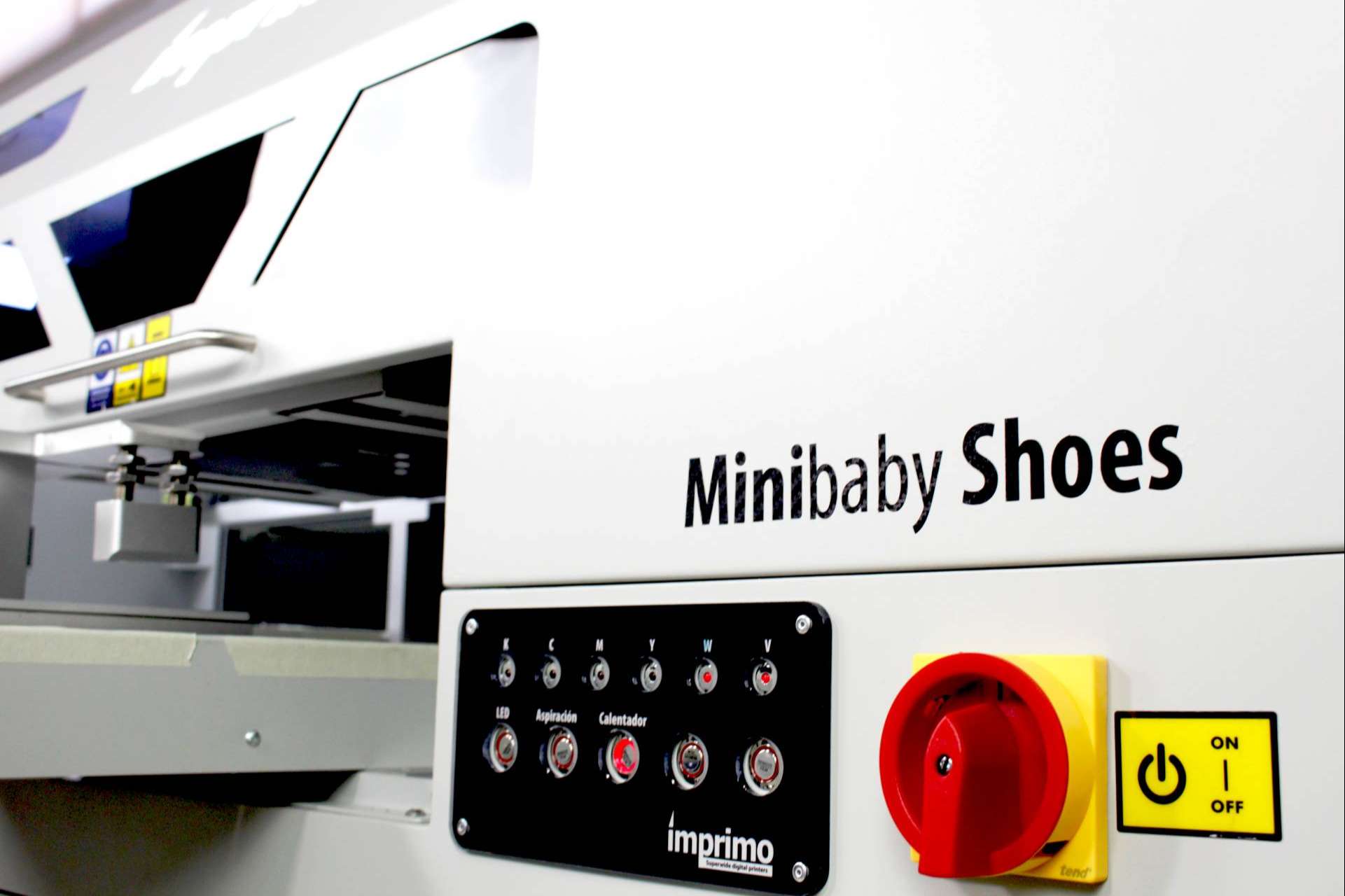 Calzado único y personalizado con la impresora Minibaby de Imprimo