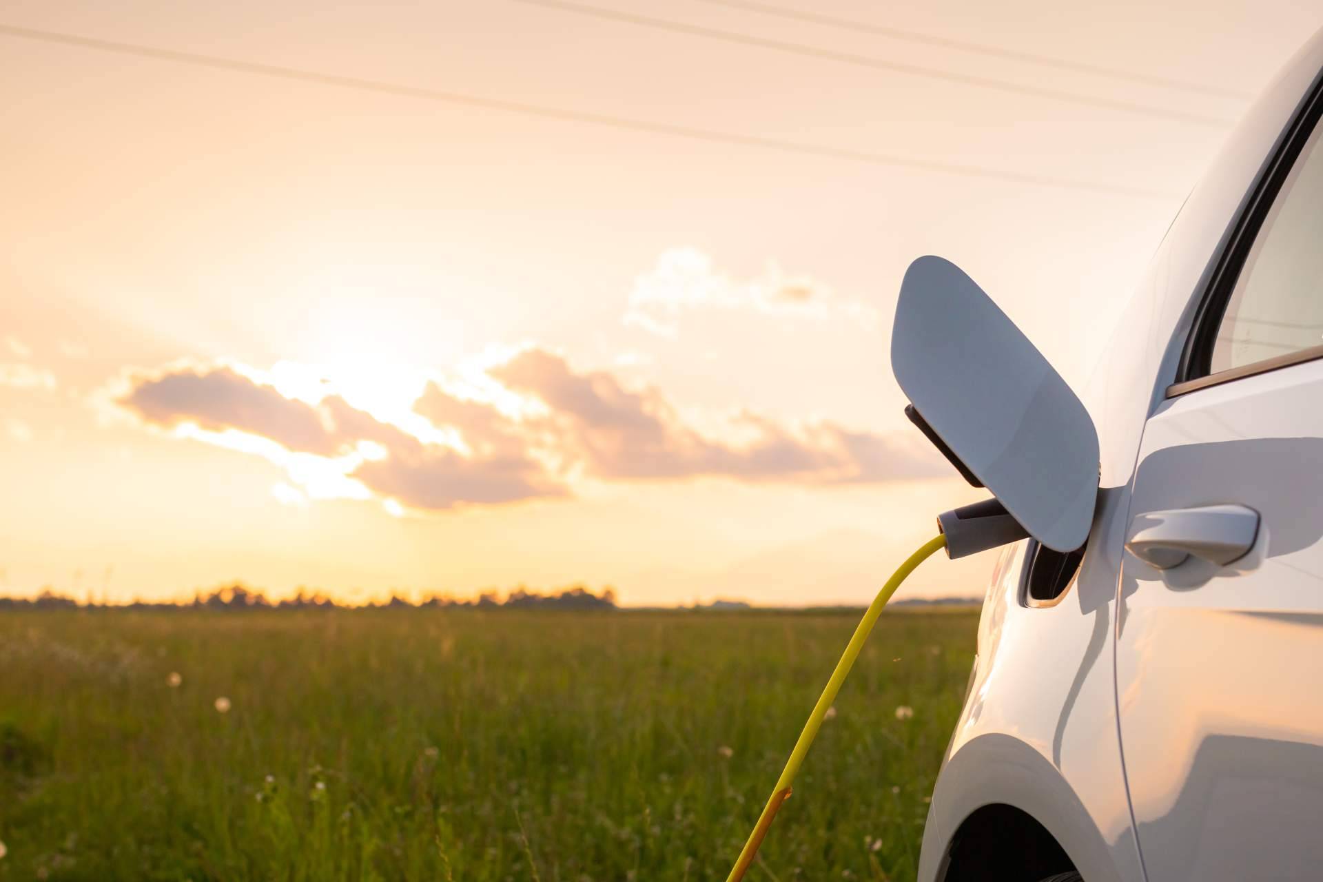 Multienergía Verde ofrece instalaciones fotovoltaicas y puntos de recarga a interés 0