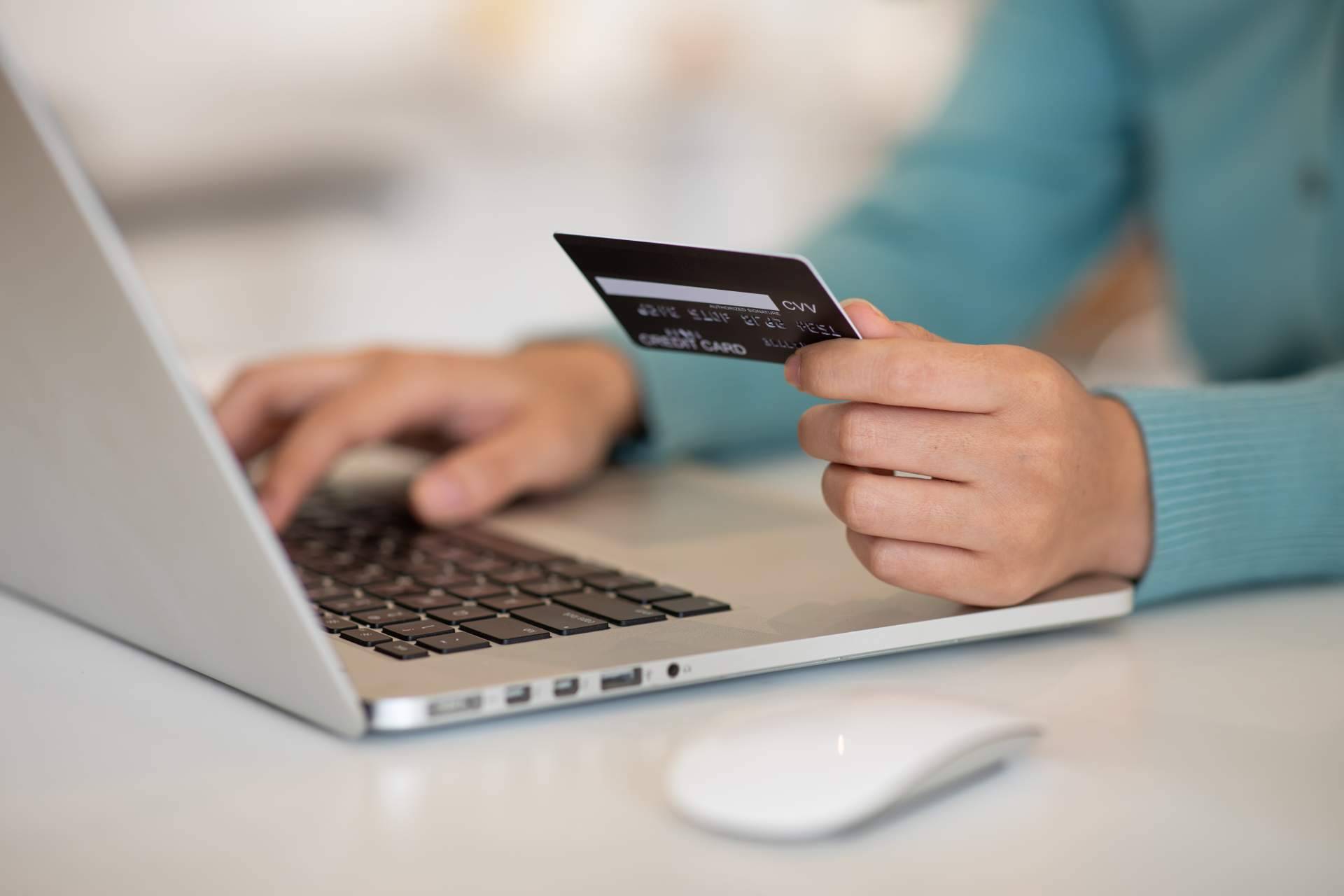 Topdeltop.net ofrece una selección de productos con opción a envío express