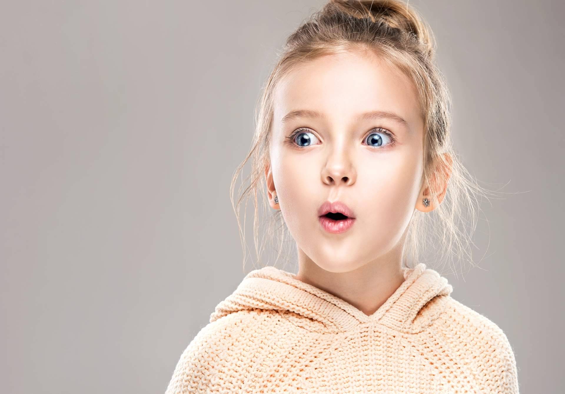 Casi la mitad de los niños que requieren gafas, ¡no las llevan!