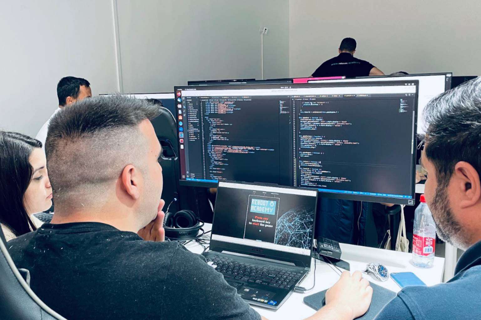 El curso de desarrollador web de Reboot Academy permite aprender sobre tecnología, diseño y negocio