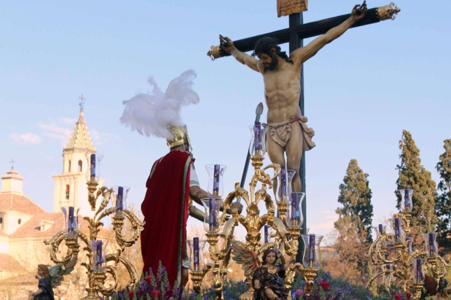 Explorar la Semana Santa de España con Carrera Oficial, una red social para los cofrades