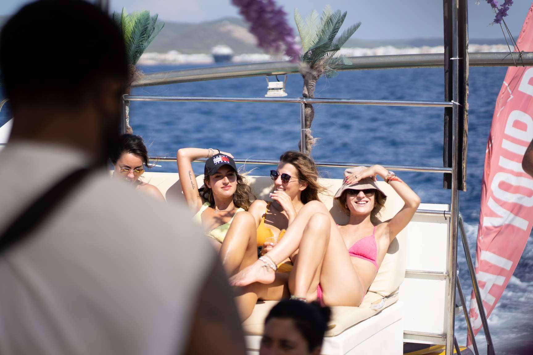 Explorar las calas de la isla es posible a través de la reserva de un crucero por Ibiza