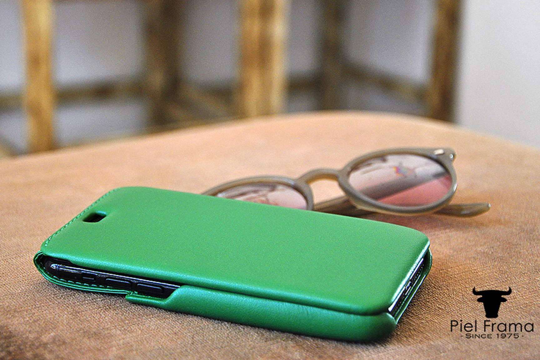 La funda iMagnum para iPhone 14 Pro Max y 14 Pro con Piel Frama