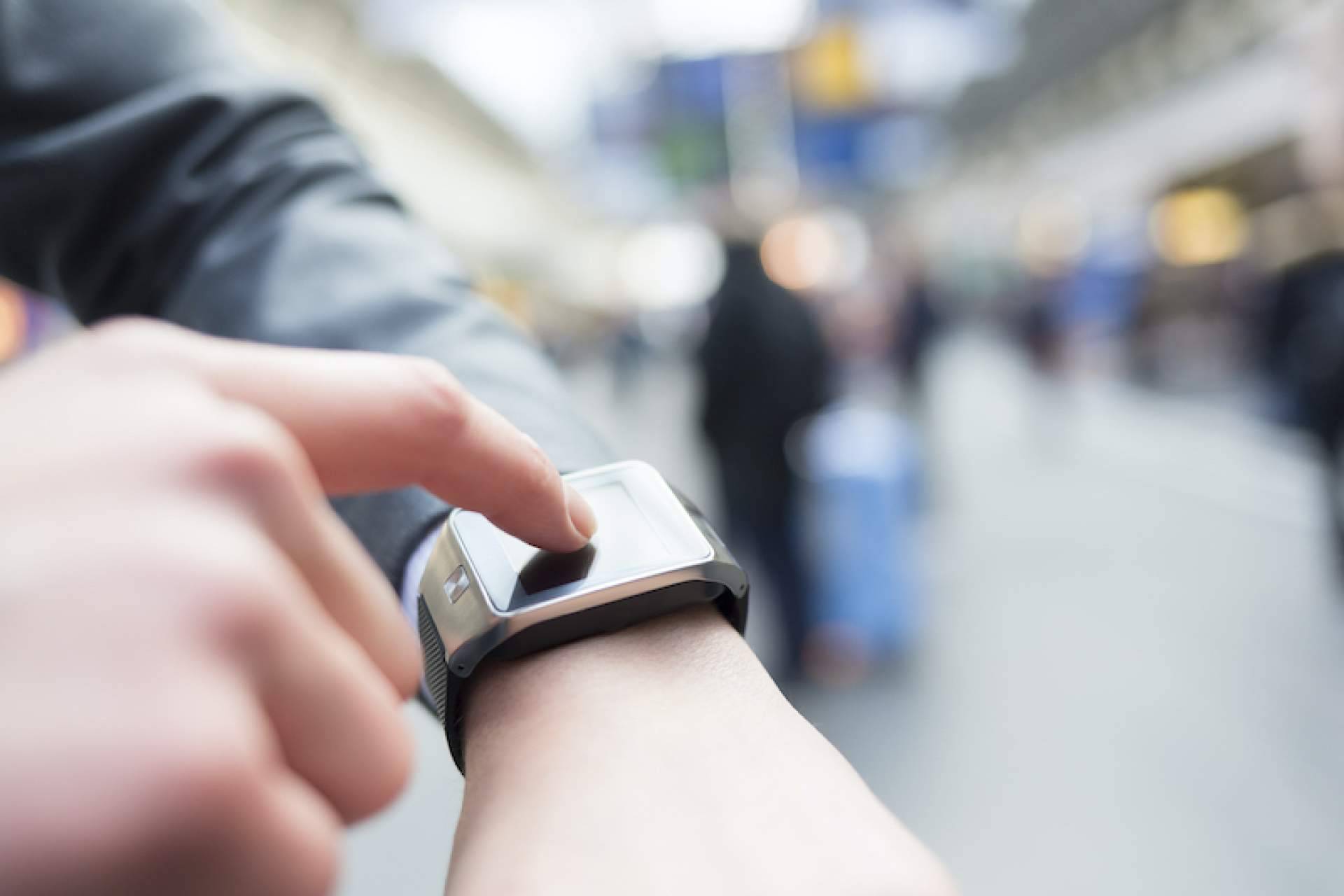 ¿Cómo controlar en todo momento constantes y vitales?, con la ayuda de Wearable Beat One Watch