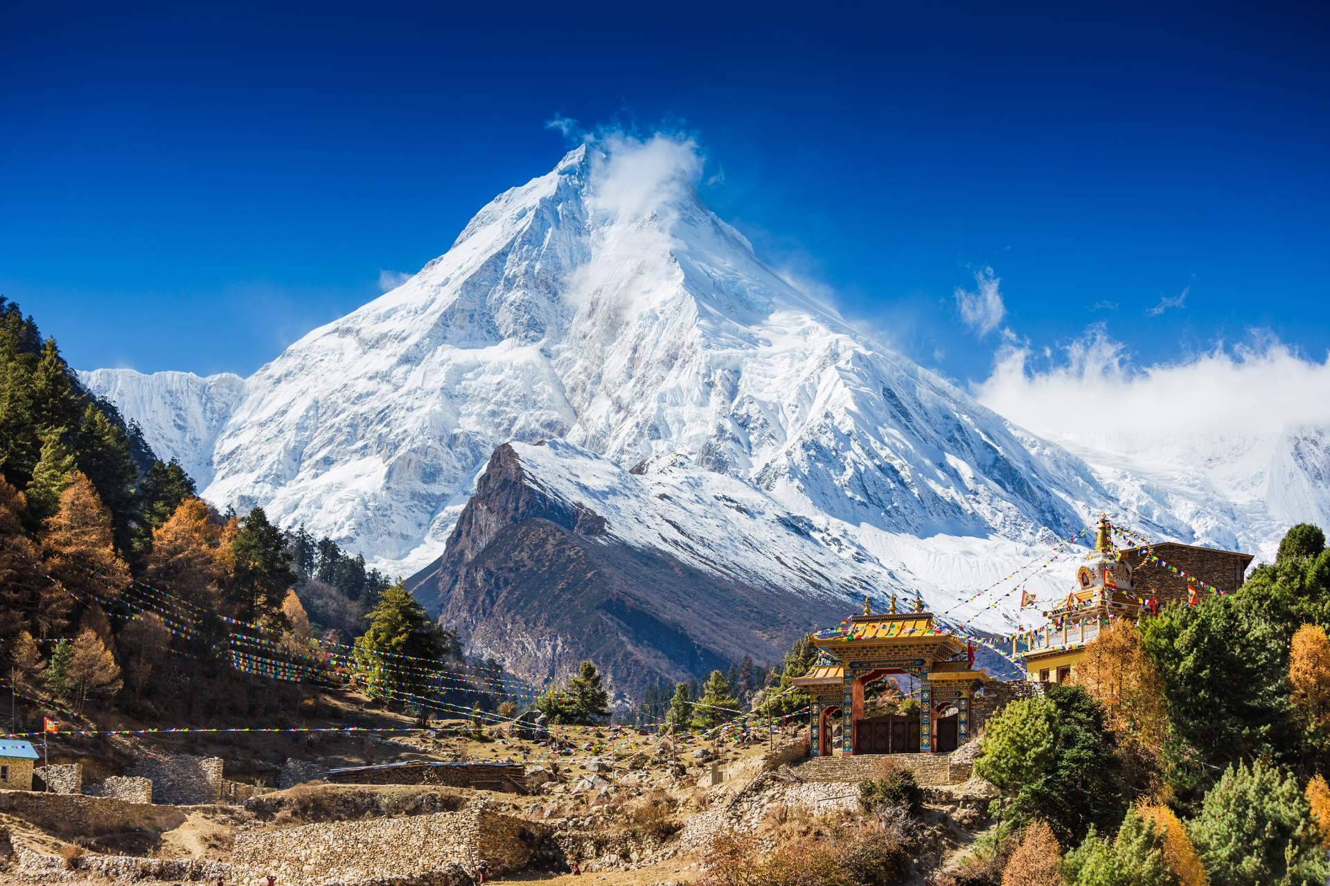 Ir a la cima del mundo de Nepal en moto con Motorbeach Viajes