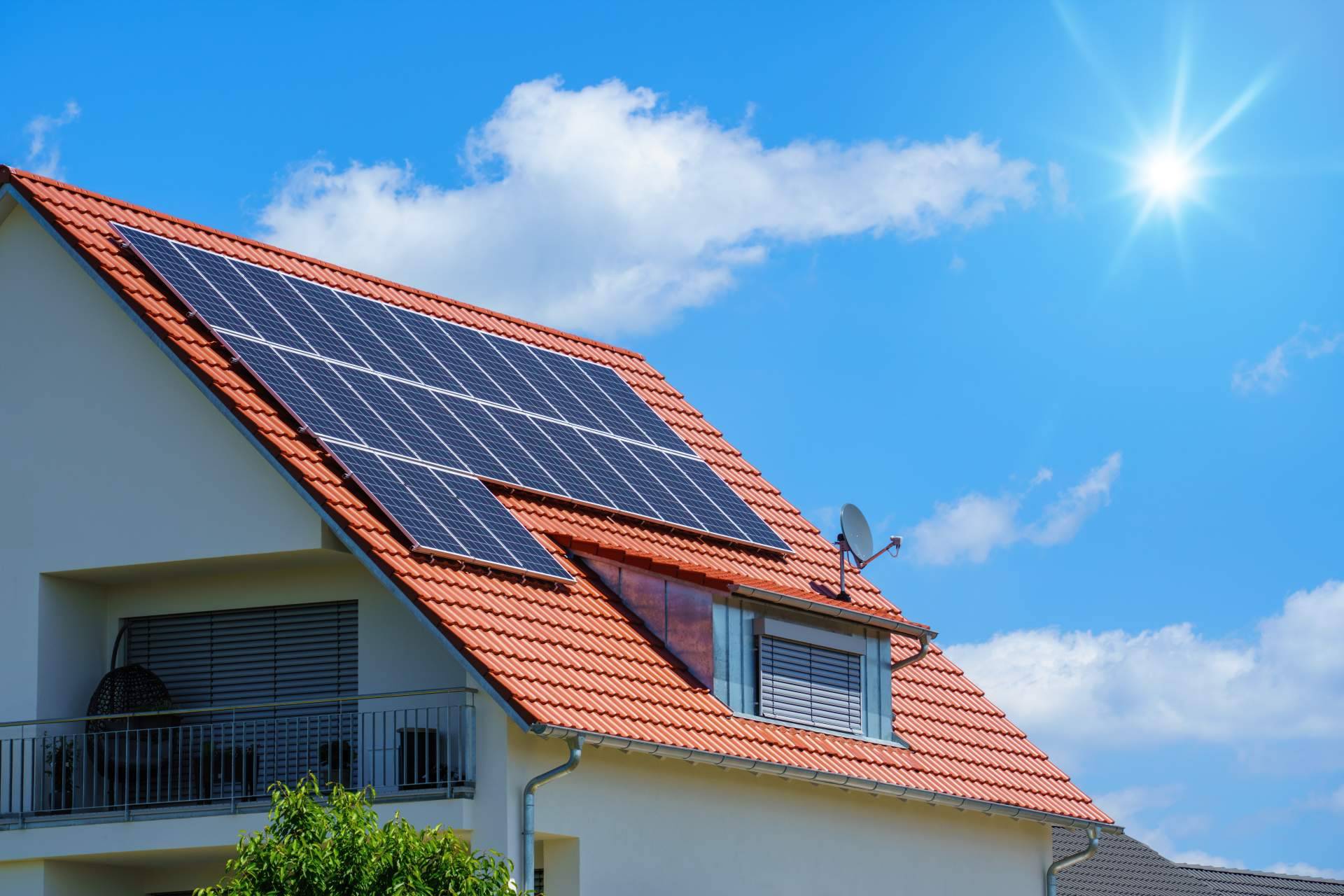¿Cuántos paneles solares fotovoltaicos se necesitan en una casa?, por Energíasolarfotovoltaica.org