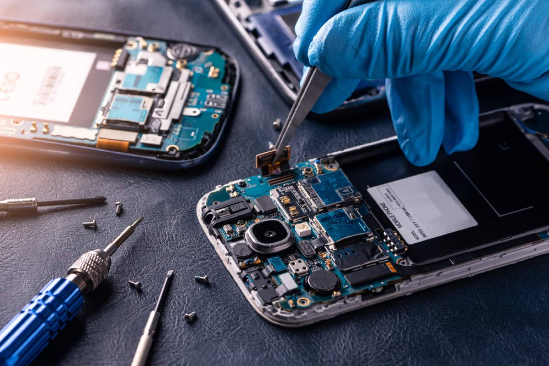 Doctor Móviles ofrece un servicio de reparaciones exprés de teléfonos móviles en su tienda física