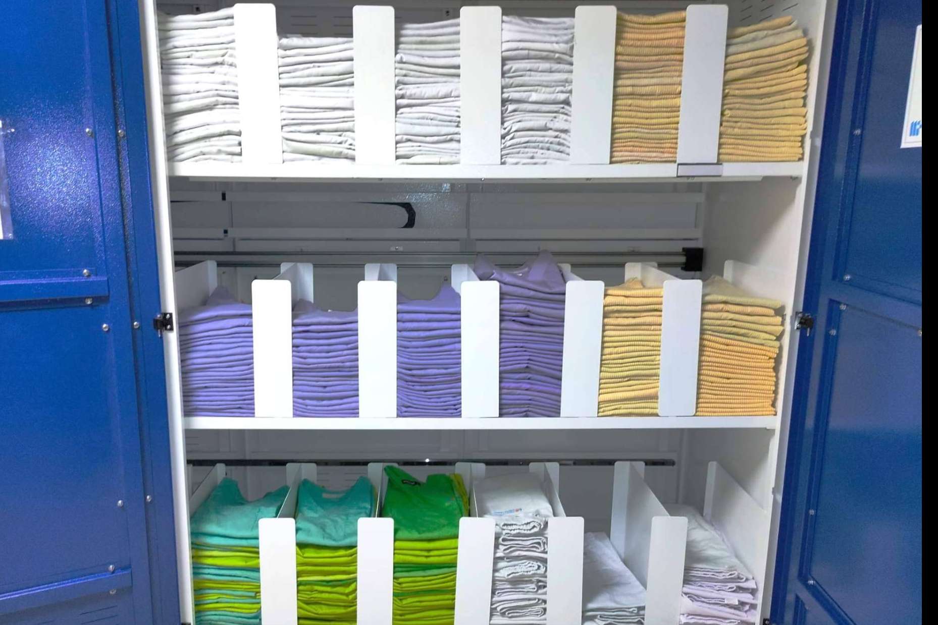 La Fábrica de Software ofrece dispensador de ropa para el control textil en hospitales