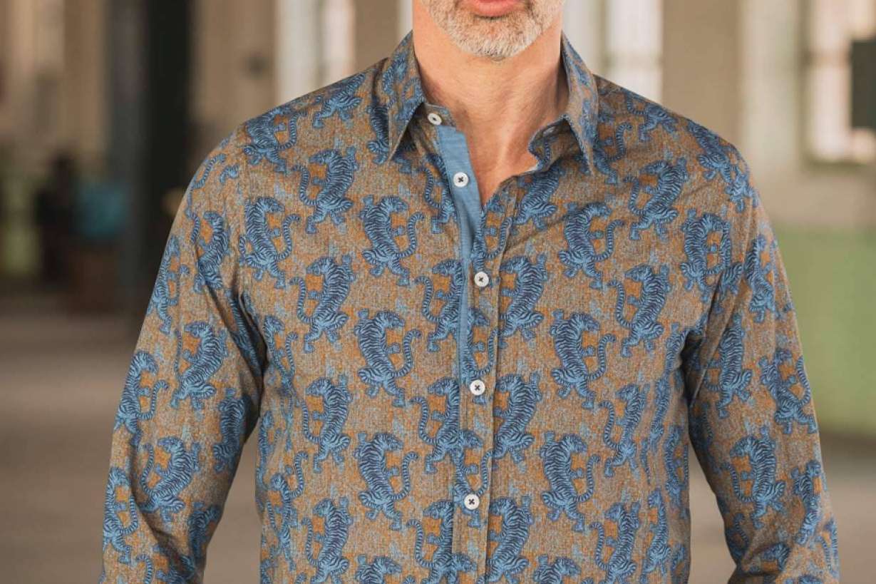 Estar a la moda con las shirts estampadas de Aragaza