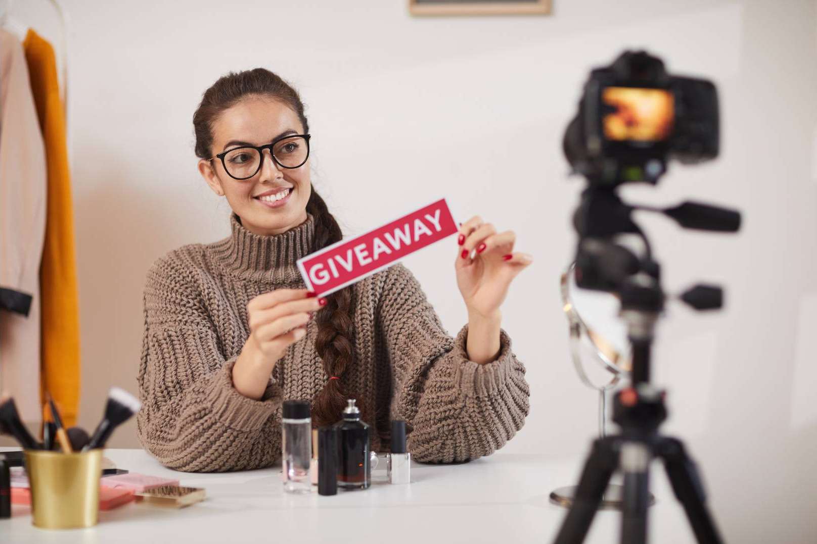 Los concursos en redes sociales pueden fortalecerse a través de la presencia de microinfluencers, por Brandarmies