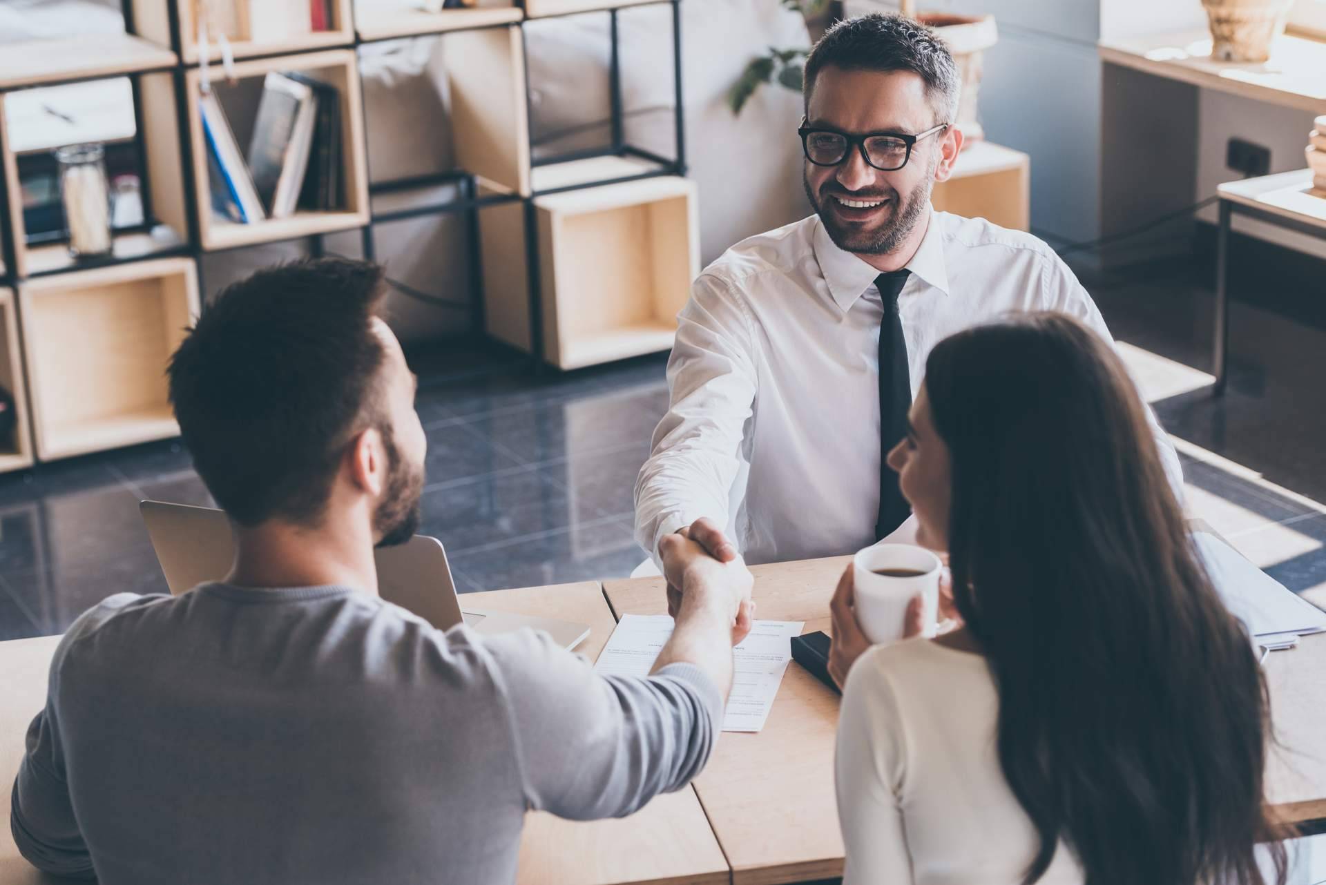 Superar los competidores con R&A Business Training y destacar en el mercado