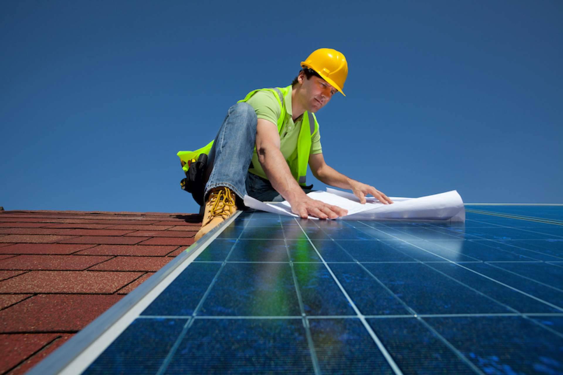Instaladores de paneles solares. Qué buscar y qué evitar
