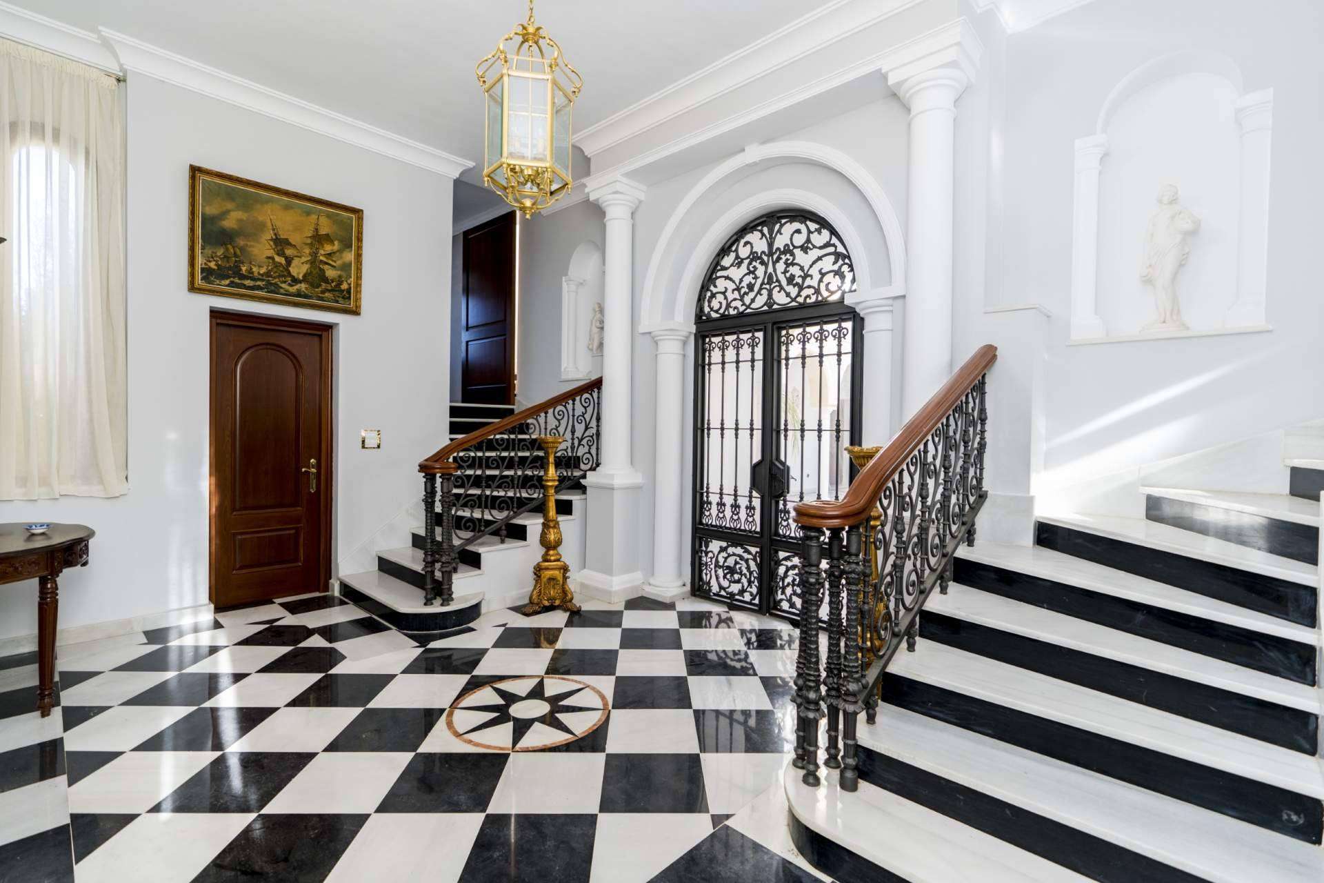 Villa Rosi es una villa clásica y de lujo bañada por el sol de Marbella de Zeuthen & Company