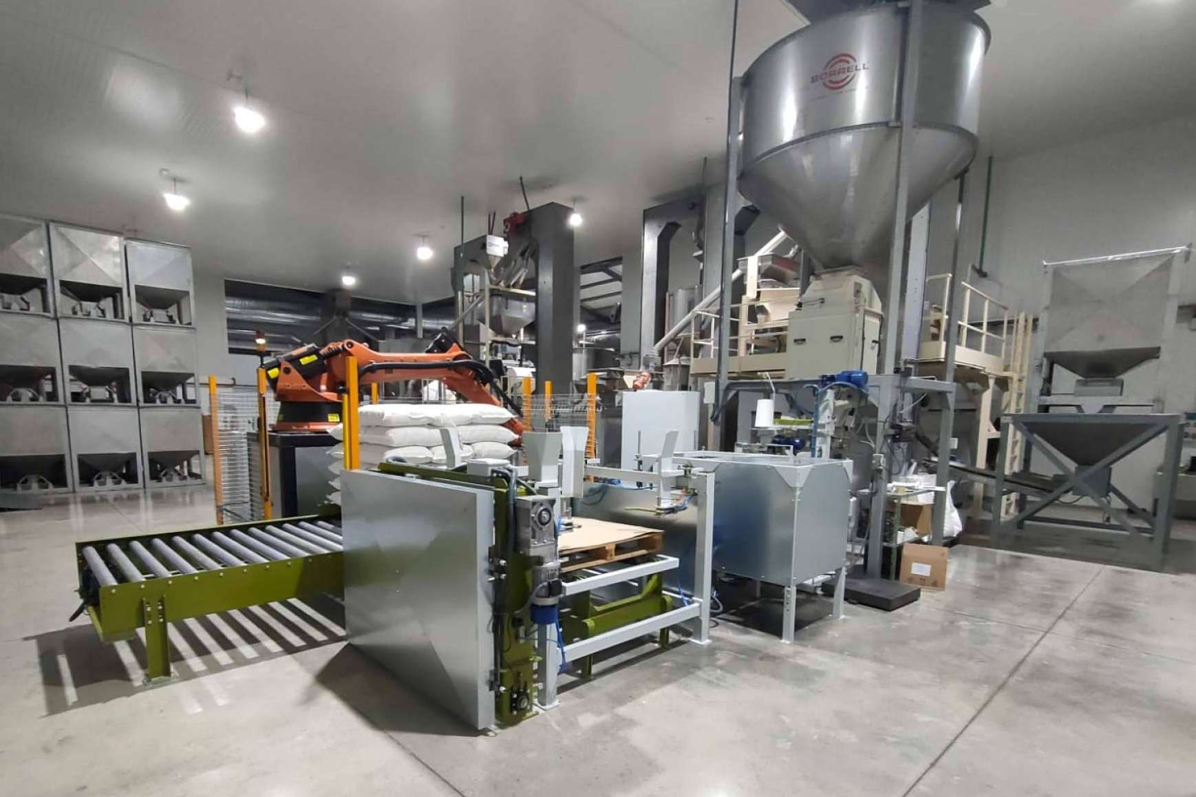 El paletizado automático juega un papel fundamental, aportando eficiencia y seguridad en la gestión industrial