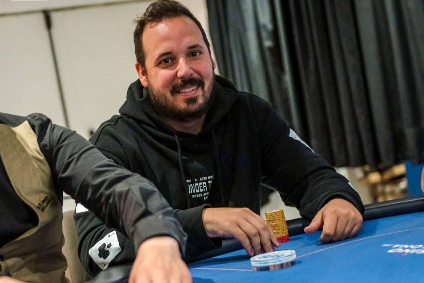 Ropa para los apasionados del póker en Under The Gun