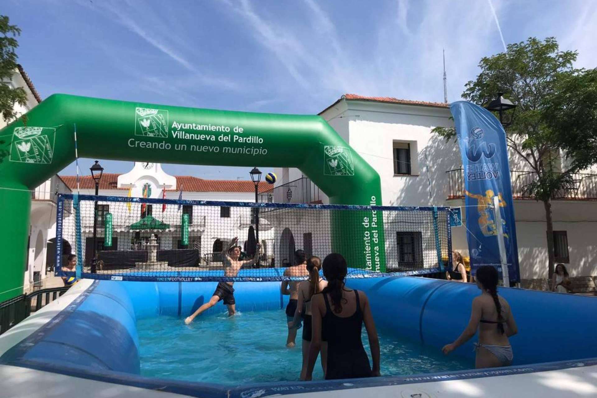 La versión más divertida y refrescante del voleibol y el éxito absoluto  del I Torneo WaterVolley Villanueva del Pardillo