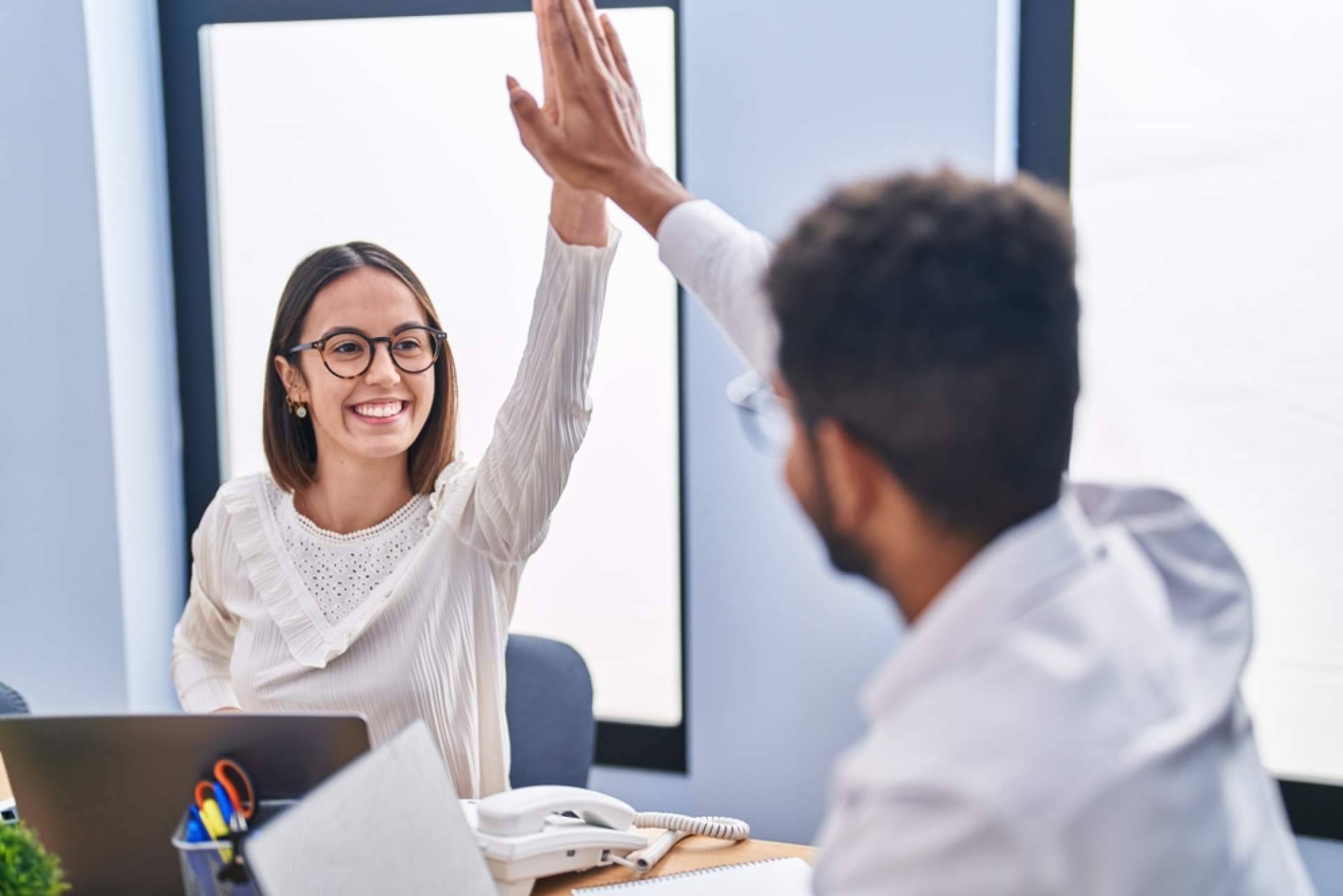 Cómo lidiar con el estrés en el trabajo, por Apoyo Psicológico Online