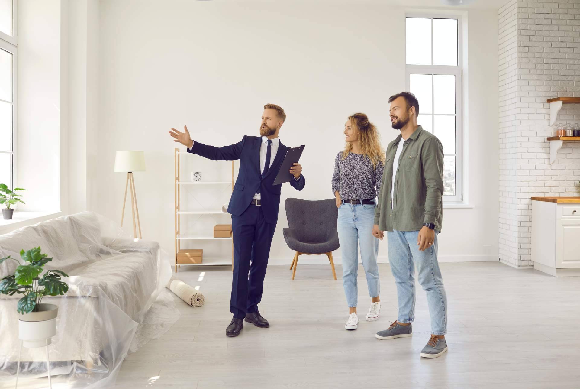 ¿Cómo conseguir convertirse en agente inmobiliario con poca inversión?, con Realtyplus
