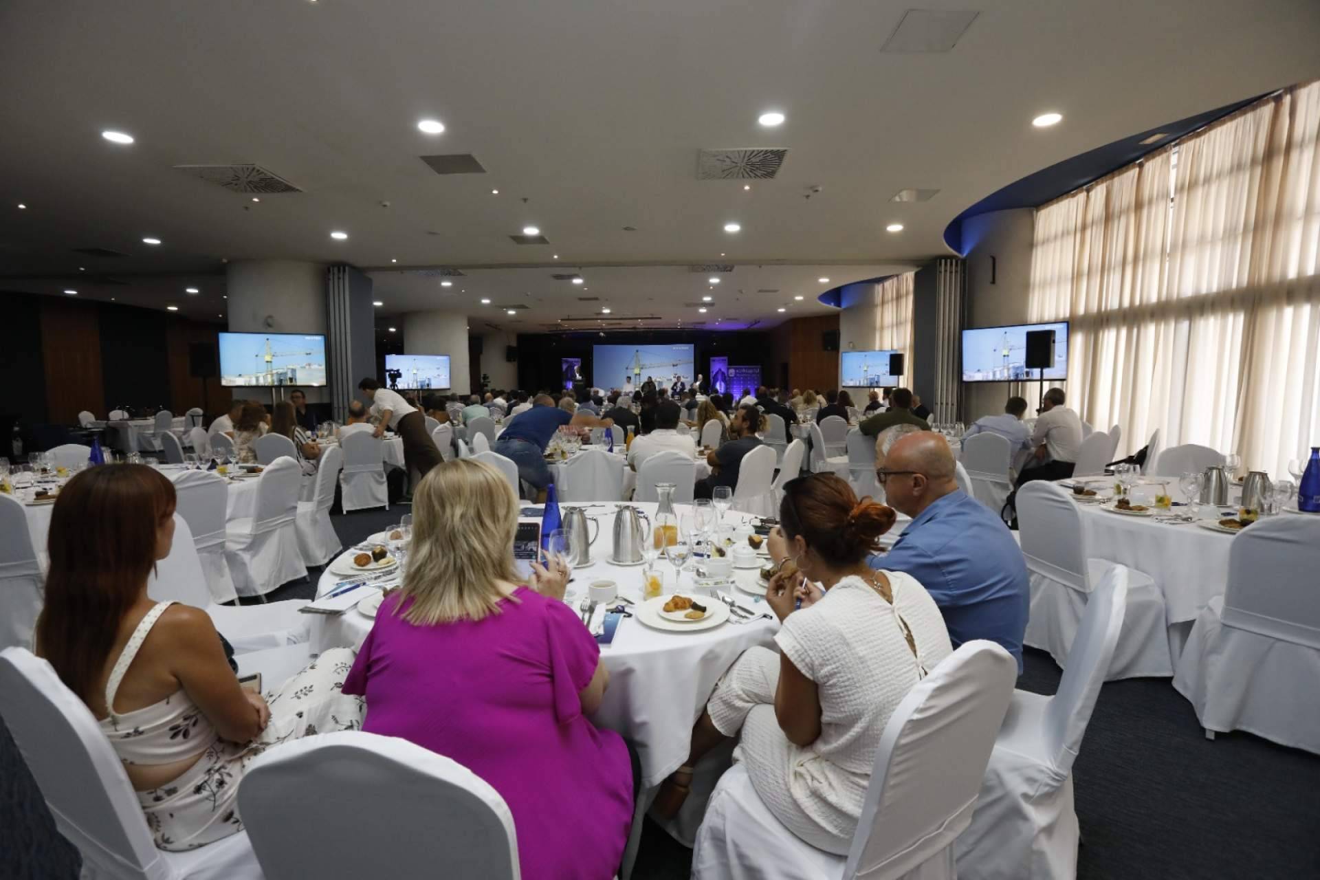El 'FORO DEXTER - Comunidad Valenciana' ha congregado a 200 empresarios en Benidorm