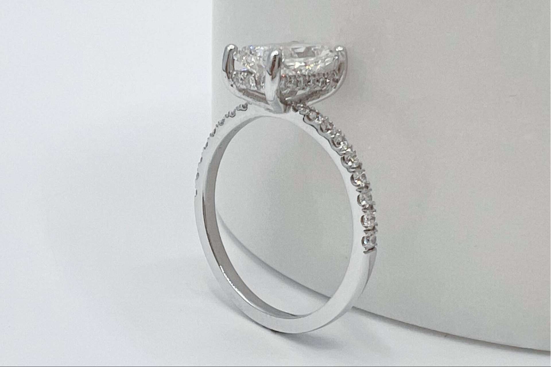 Diana, el anillo de compromiso de Mimoke con una esencia especial