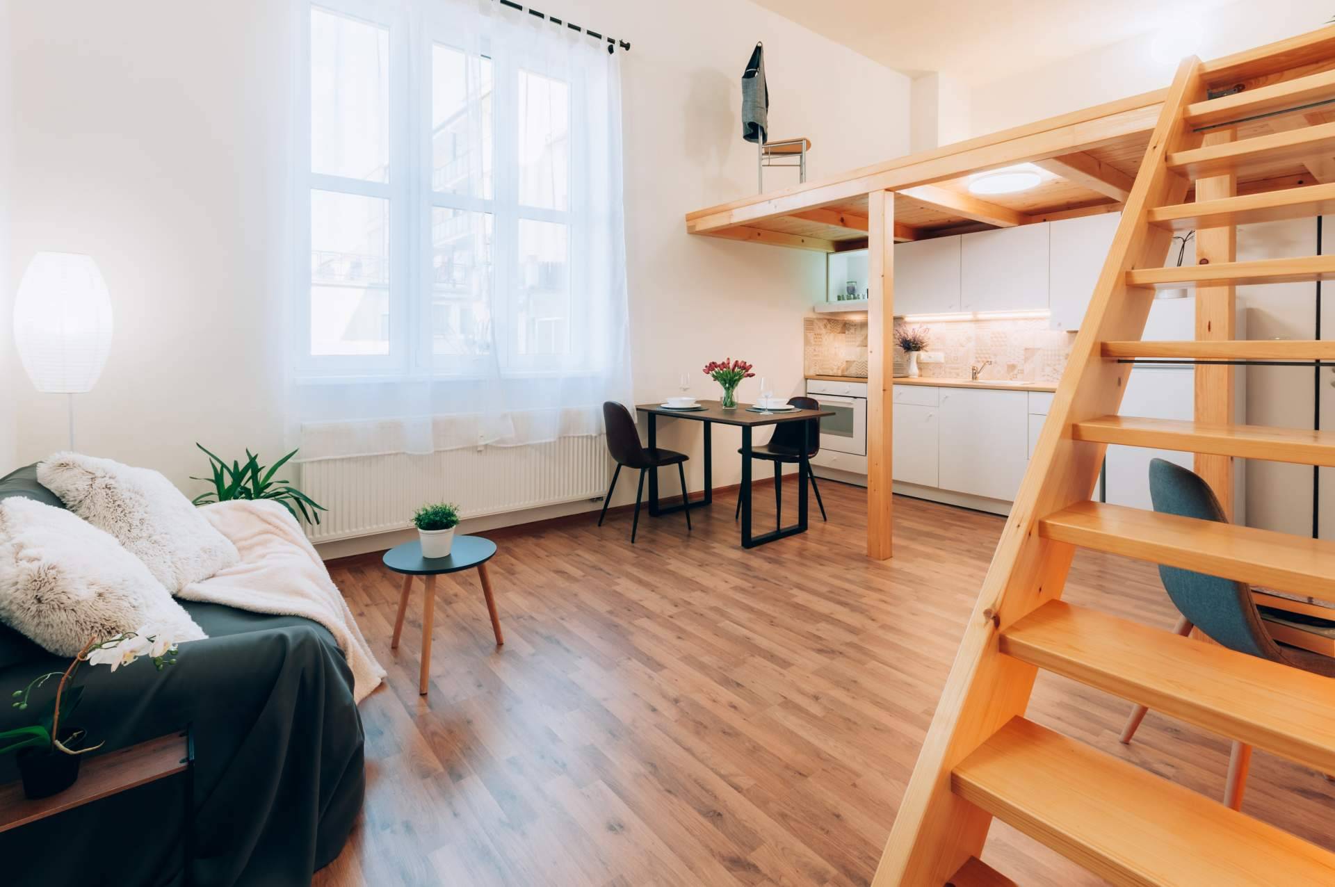 ¿Cuál es la diferencia entre la limpieza de un suelo de madera y uno laminado?