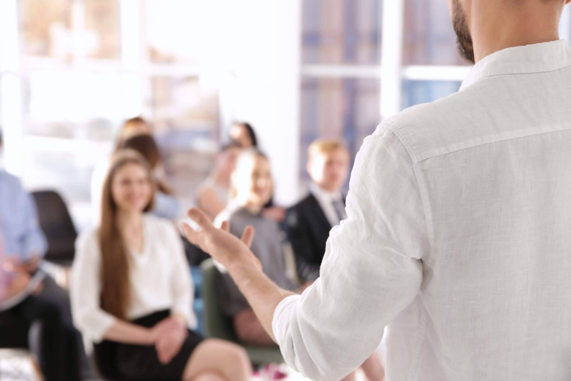 Convertirse en un experto paralegal a través de la formación jurídica de E&J School