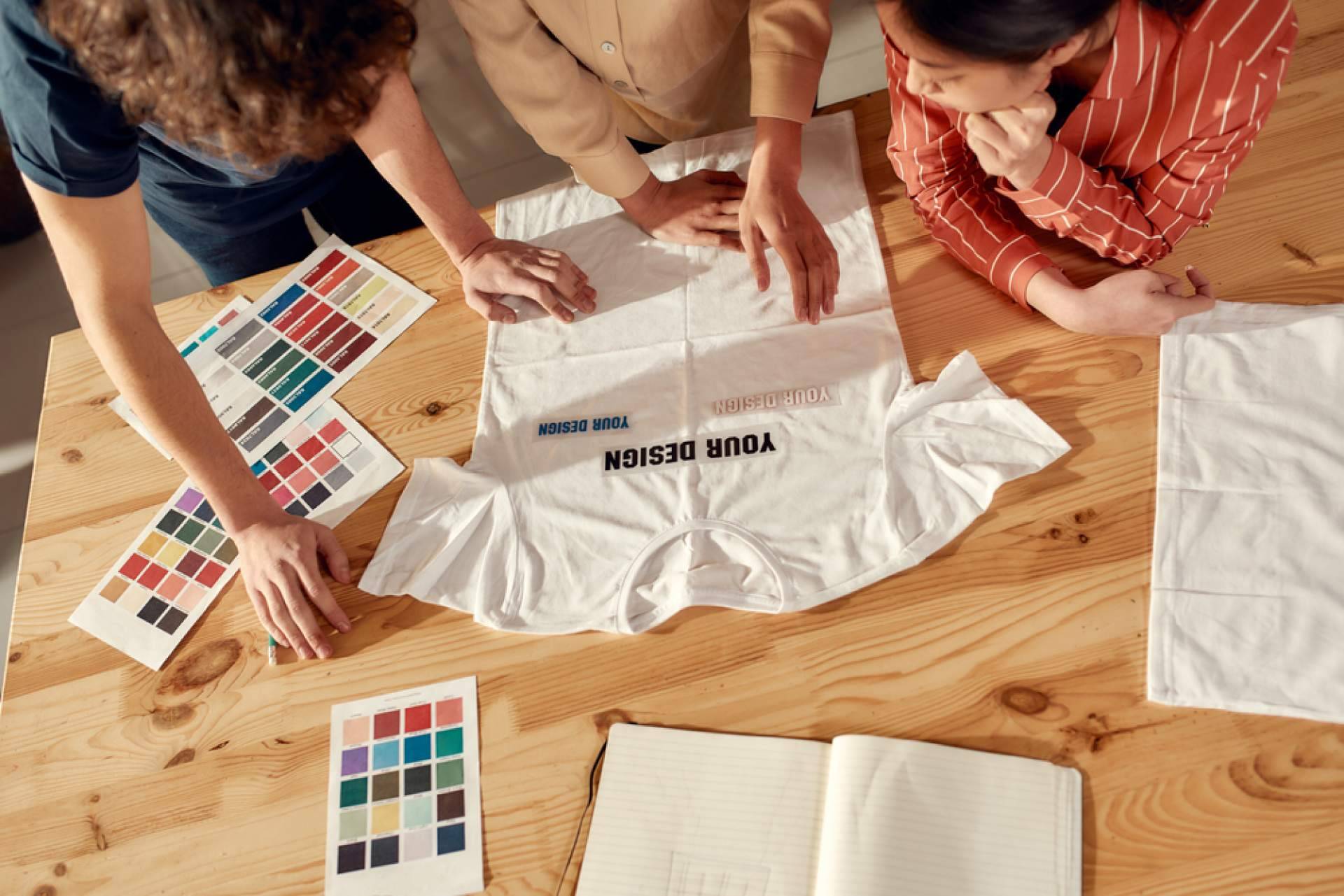 El impacto del merchandising en festivales y conciertos, con Ainos Publicidad