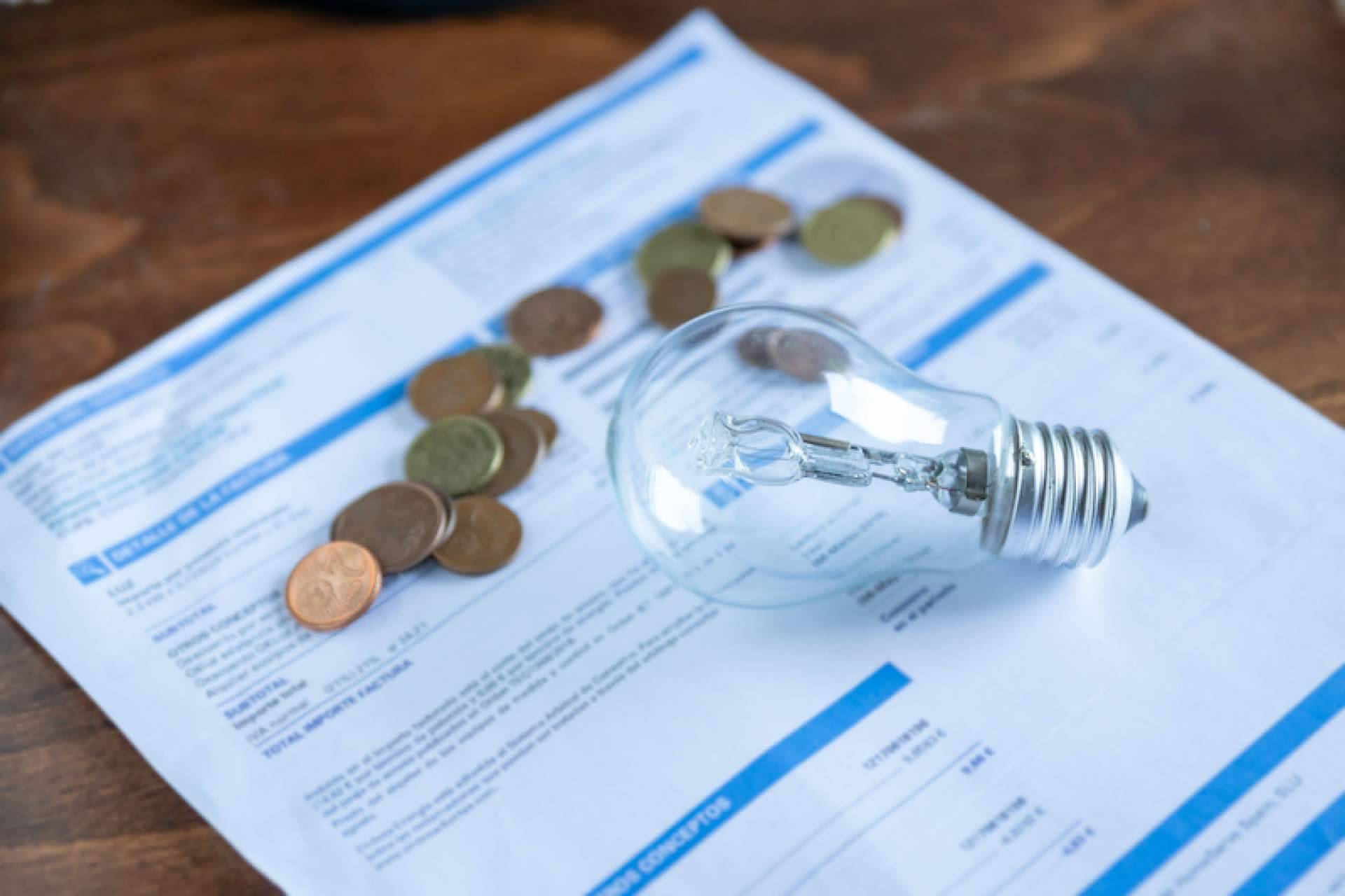 Conocer el precio luz a todas horas, gracias al sistema automatizado que informa sobre ello en Twitter