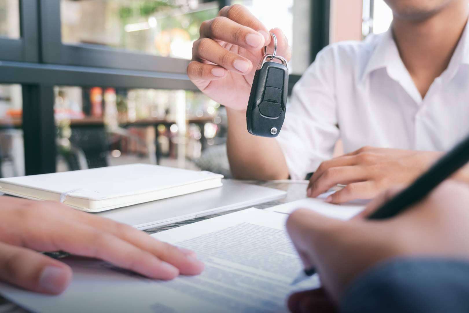 Informes Mecánicos explica cómo realizar el cambio de titularidad de un vehículo en la DGT