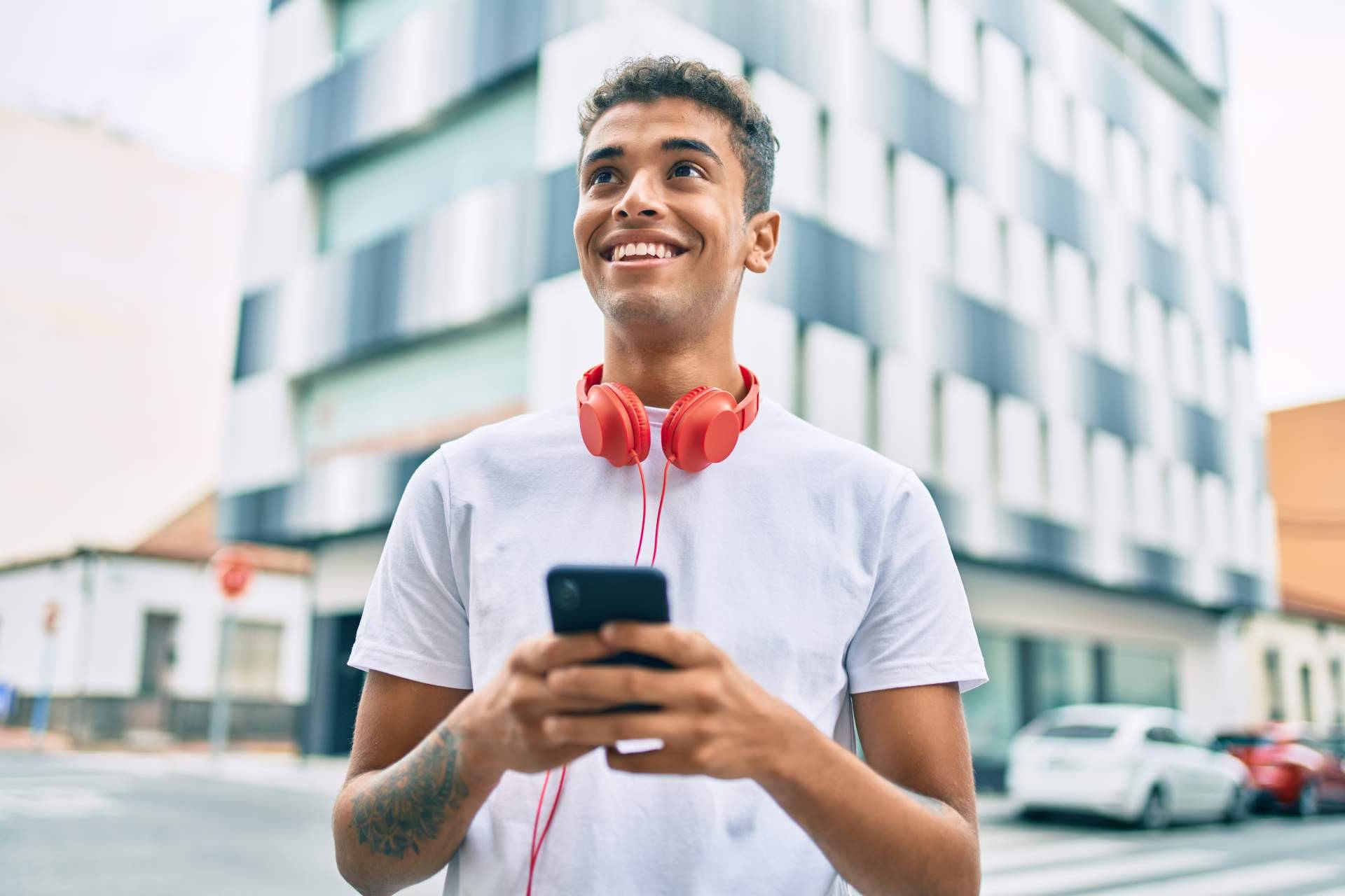 Revolución de la comunicación interna con Ommnio, la plataforma que elimina el uso del teléfono personal en el trabajo