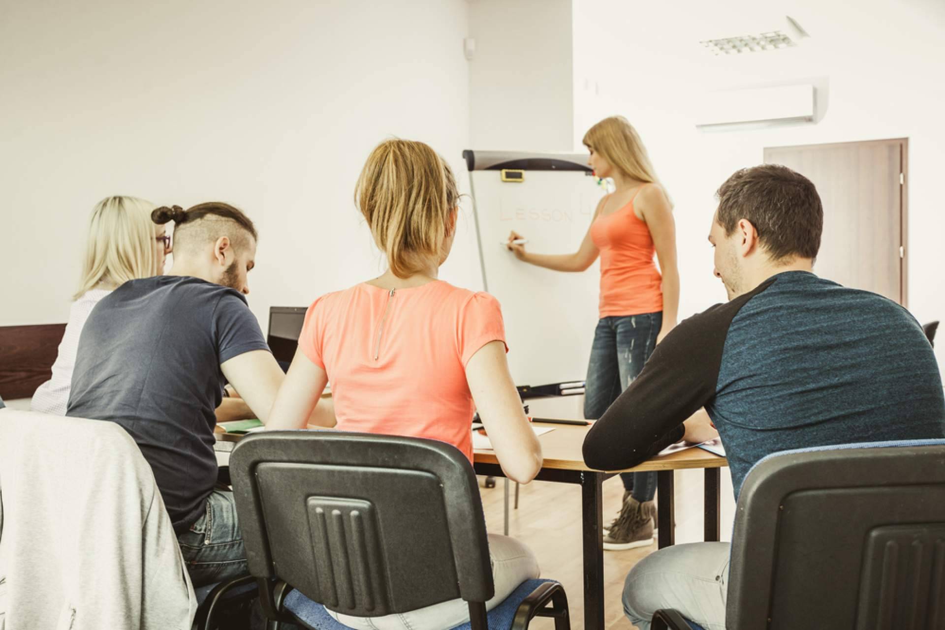 Linguavisión, la academia de inglés en Badalona, explica cómo aprender inglés rápido y fácil