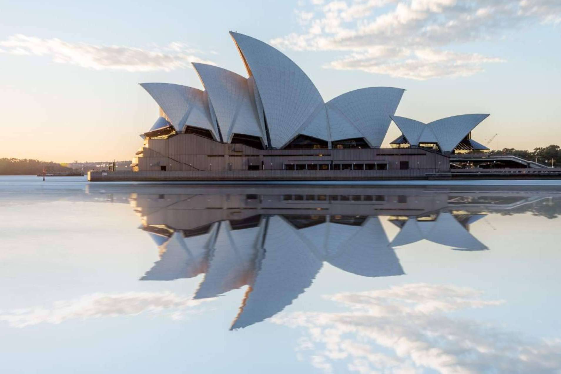 Ganar más de camarera en Australia que de ingeniera en España, ¿es posible?